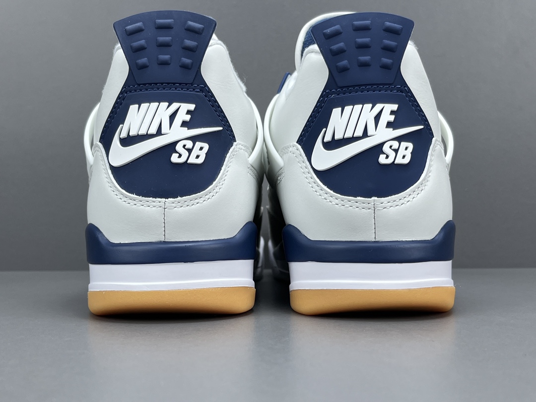  
【纯原版 AJ4】Nike SB x Jordan Air Jordan 4 Navy 织物人造革 