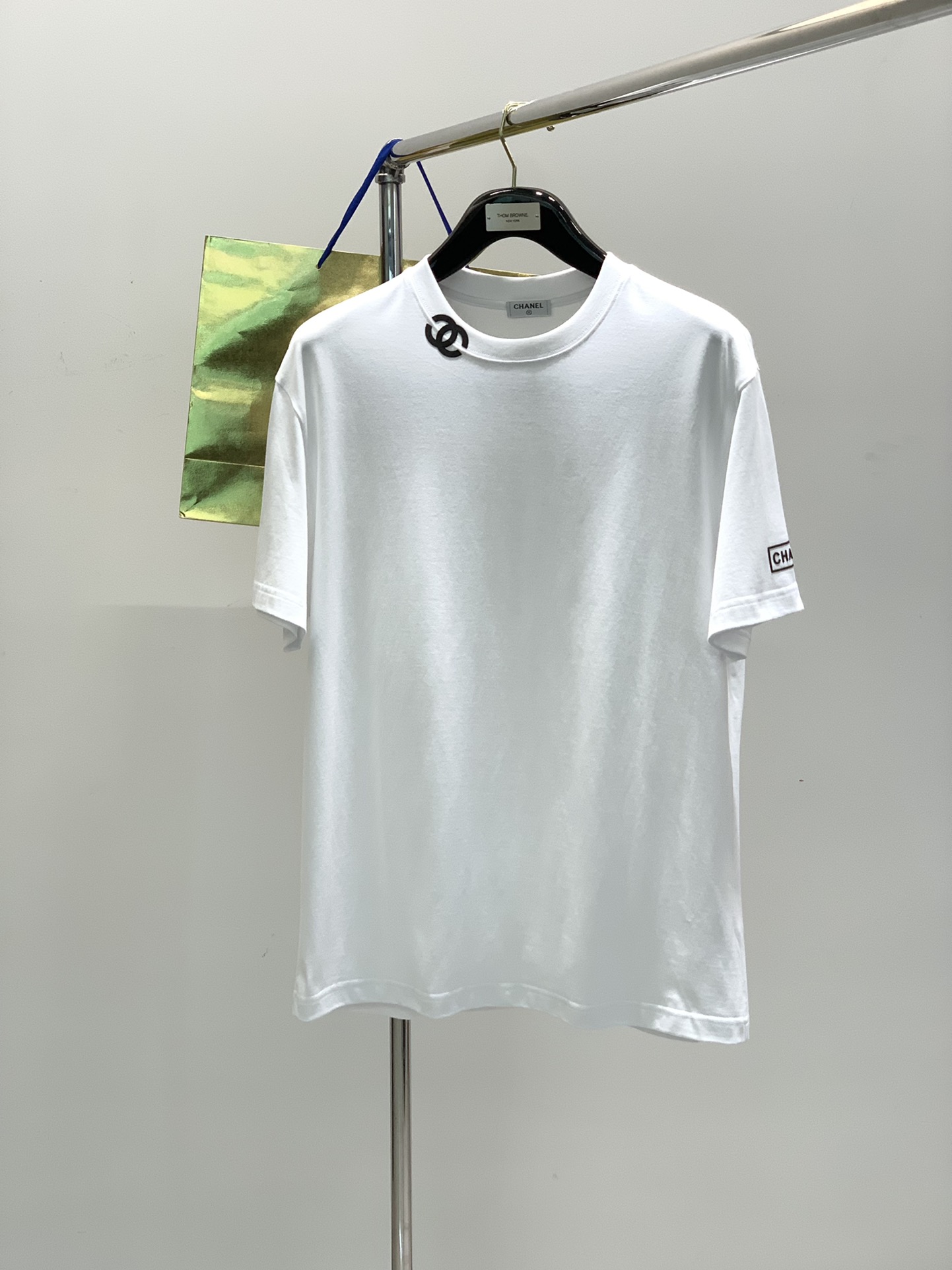 NO:141028,, Chanel Short-sleeved cotton Material suitable for seasons and four seasons Collar round neck Sleeve long and short sleeve Sleeve regular length Regular clothing length Loose style Others Regular thickness Size M-3XL Size chart M-3XL Long 67 bust 104 Shoulder width 50 L Long 69 bust 108 Shoulder width 51 XL Long 71 Bust 112 Shoulder width 52 2XL Long 73 Bust 116 Shoulder width 53 3XL Long 74 Bust 120 Shoulder width 54, chanel, T-shirt, alexander wang19860909,香奈儿 短袖 材质棉 适用季节四季 领型圆领 袖长短袖 袖型常规 衣长常规 版型偏宽松 款式其他 厚度常规 尺码 M-3XL 尺码表M衣长67胸围104肩宽50 L衣长69胸围108肩宽51  XL衣长71胸围112肩宽52  2XL衣长73胸围116肩宽53 3XL衣长74胸围120肩宽54,,chanel,T-shirt,alexander wang,Men's clothing