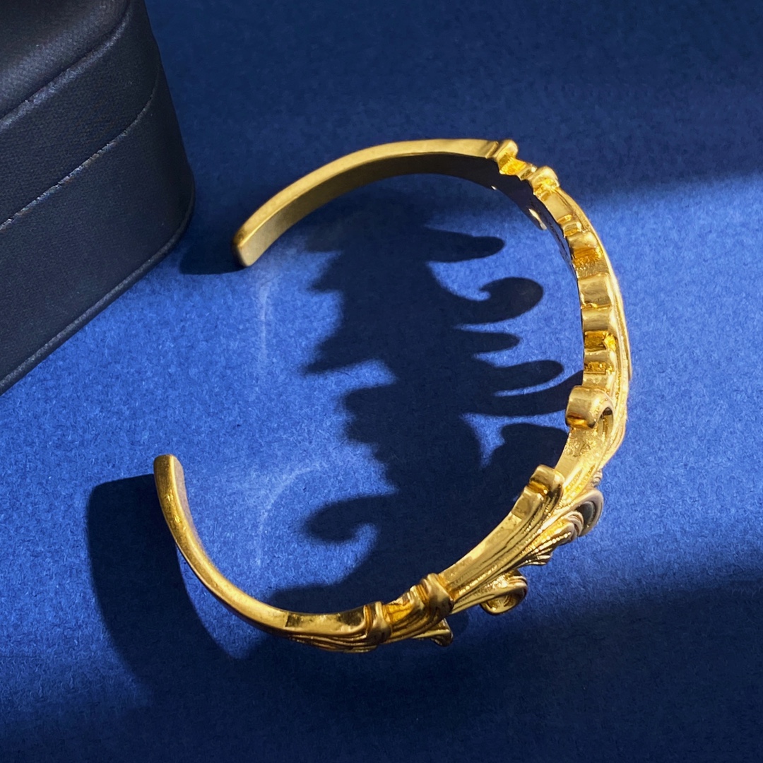 VS92 p140 Versace, the old Versace, used to be an opening bracelet, brass material, copper, about 21.7g - 图片 3