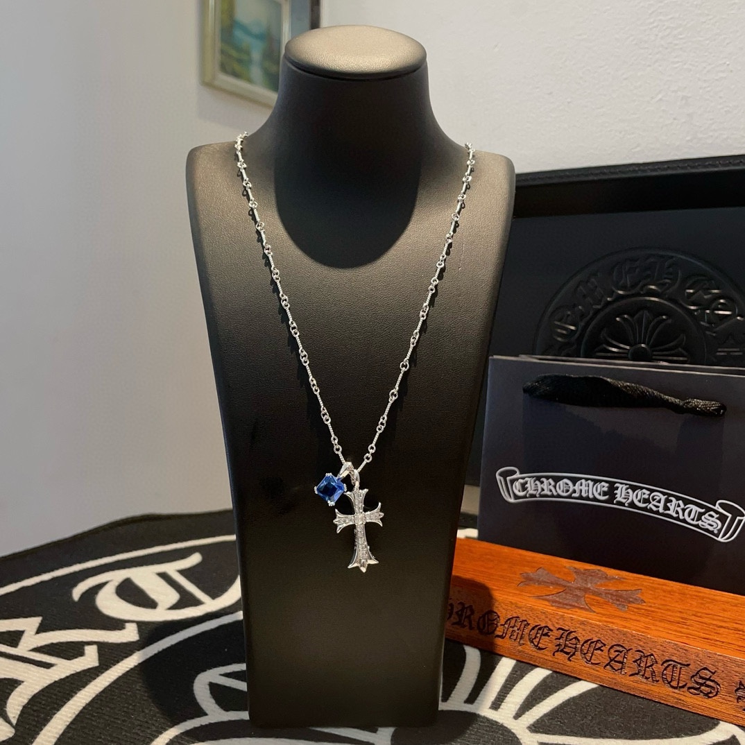 NO:109756,New [Counter Quality] Chrome Hearts Croxin Classic Retro Twist Necklace Cross Pendant Different Concave and Convex and Convex Scout Flowers present unique to others Cross Scout Flowers are Croxin's ambitions, so they last longer. Genuine version Chrome Hearts Croxin Difference to the market ordinary light version, match the quality of the version, look at the details of the letter printing, retro old gray oxygen level. Seiko version!  !  !  Pure handmade ~ Authentic model opening must-have fashion and fashion, both men and women can wear it, same style for couples, original official website, rock punk style silver style, retro elements, trendy and versatile!  , jewelry boutique, chrome hearts, chrome hearts, necklace19860909新款【专柜品质】Chrome Hearts克罗心经典复古麻花项链 十字架吊坠 凹凸造型不同的花纹设计风格 呈现出与众不同 十字架 童军花是克罗心的志 所以更经久不衰 正品打版Chrome Hearts克罗心 区别市场普通轻版 对版对标品质 看字印细节 复古做旧灰氧程度.精工版本！！！ 纯手工打造 ～正品开模潮流时尚必备 男女均可佩戴 情侣同款 官网原版 摇滚朋克泰银风格 复古元素 潮流百搭！,饰品精品,chrome hearts,chrome hearts,necklace,Jewelry