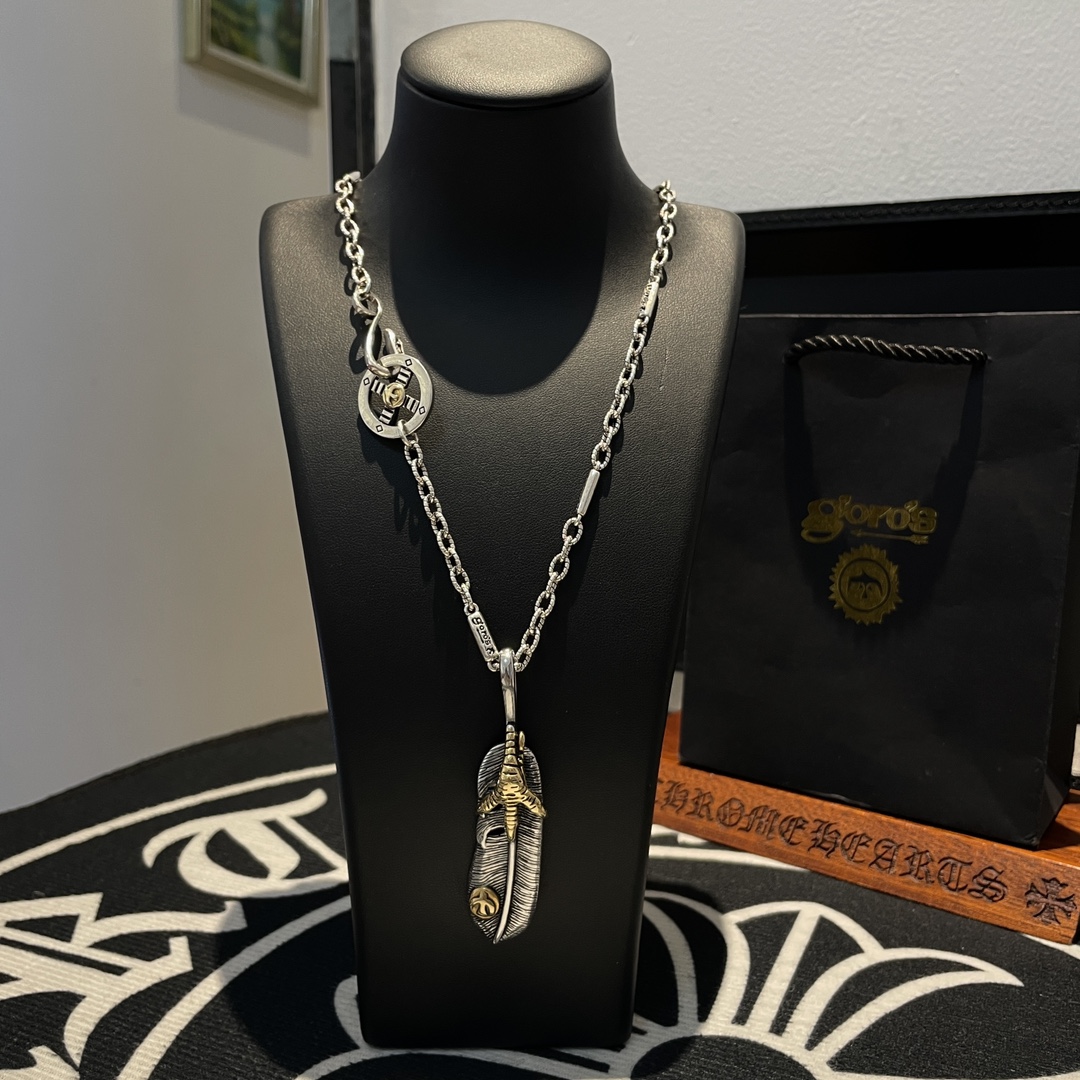 NO:111322,[New Products are on the Shelves] Goro Takahashi Goro Eagle Claw Feather Necklace Top Version Determined to be exclusively shot, focusing on the high-end market, absolutely different from the ordinary version!  The details of the picture product are consistent with ZP!  Original production process, precision quality, purely handmade, authentic model opening, fashion essentials, both men and women can wear, same couple style, rock punk silver style, retro elements, trendy and versatile, same style on the official website, fine jewelry, necklace19860909【新品上架】Goro’s高桥吾郎鹰爪羽毛项链 顶级版本 认准独家拍摄 主攻高端市场 绝对区别普通版本！图片产品细节与ZP一致！原版制作工艺 精工品质 纯手工打造 ～正品开模潮流时尚必备 男女均可佩戴 情侣款同款 摇滚朋克泰银风格 复古元素 潮流百搭 官网同款,饰品精品,necklace,Jewelry