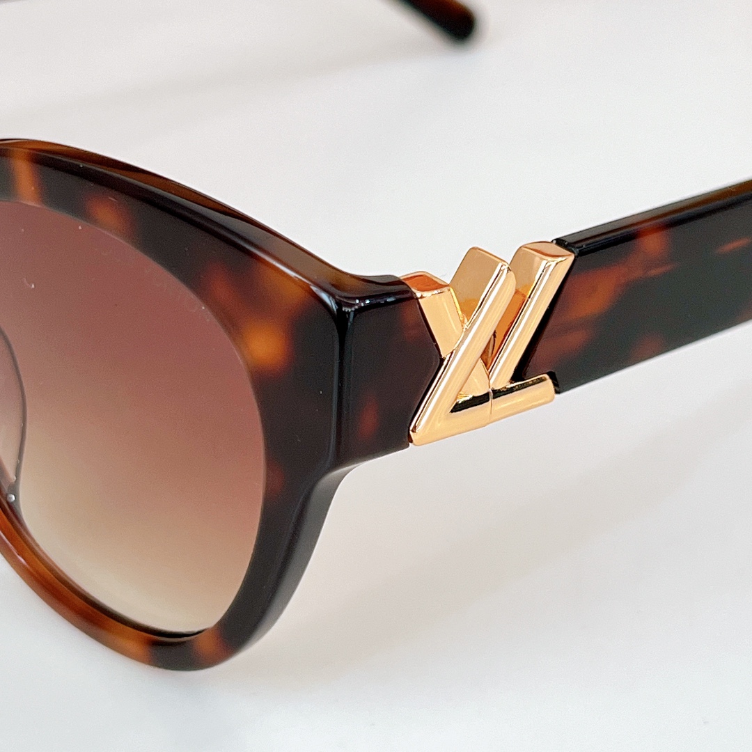  LOUIS VUITTON
MOD：Z2426E
Size：53口21 140
🔝🔝