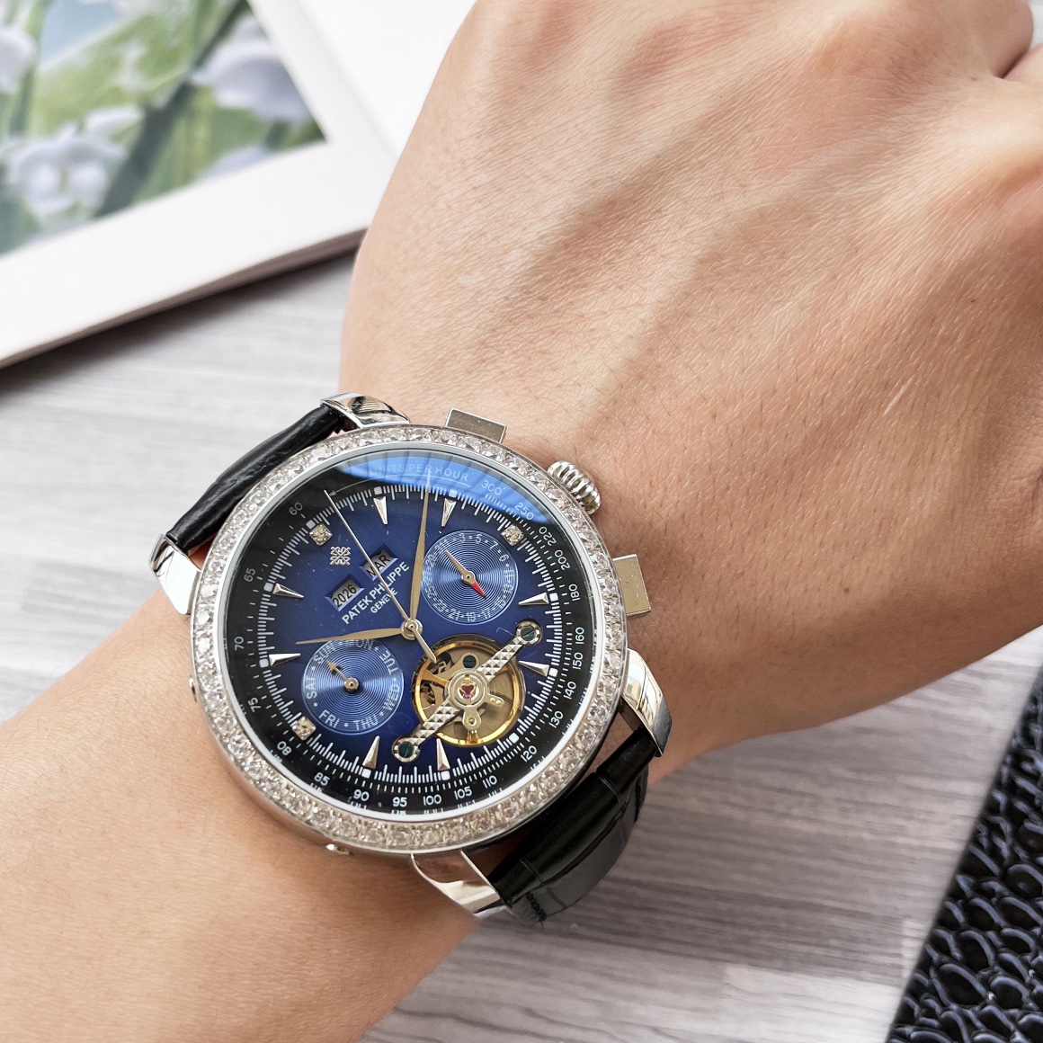 NO:337831,Unified, complex timepiece, luxurious and atmospheric, classic new products, shockingly launched [Latest] Patek Philippe, multi-functional boutique, large flywheel design [Type] boutique men's watch [Watch strap] real cowhide strap [Movement] high-end fully automatic mechanical movement [Mirror] mineral reinforced glass (more high definition) Elegant taste, vast and atmospheric, ingenious, wrist treasure, dimensions, diameters, thicknesses, 12.5mm, and hot sale!  Welcome to reprint!  ,,patek philippe,cowhide19860909统一 复杂时计 奢华大气 经典新品 震撼上市【最新】百达翡丽 多功能精品 大飞轮设计【类型】精品男士腕表【表带】真牛皮表带【机芯】高端全自动机械机芯【镜面】矿物质强化玻璃（更高清） 品味高雅 浩瀚大气 匠心独运 腕间瑰宝 尺寸直径42mm厚12.5mm热卖上市！欢迎转载！,,patek philippe,cowhide,Watch