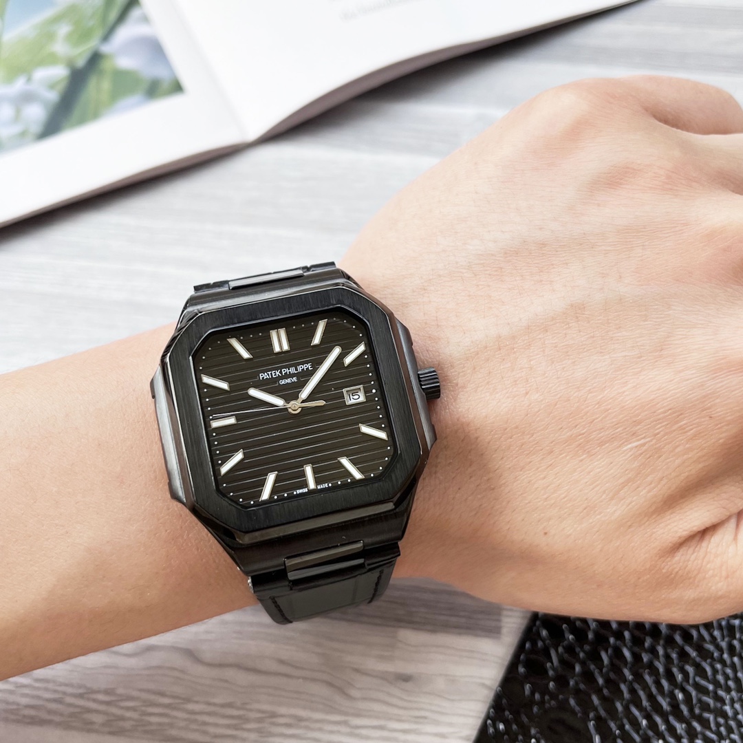 NO:337827,White and gold Patek Philippe launches a new series of CUBITUS 5821 watches. This Cubitus bracelet and dial is both classic and fashionable, with a perfect balance between elegance and high-end. Highlights and features 1 movement: automatic winding movement. 2 steel belt: 316L custom-made ergonomic strap, new buckle style. 3 case: 42 mm in size and thickness is only 11mm, which is the diagonal length of the case (i.e. 10 o'clock to 4 o'clock). Because the case is similar to a square, the width of the upper and lower sides will be less than this value, so the visual effect is not very large. In terms of matching, 5821 is a sports-style watch, and it is also possible to wear formal wear and casual styles in daily life., Patek philippe, bracelet19860909白 金 百达翡丽重磅推出新系列CUBITUS 5821腕表 这款Cubitus手链及表盘,既经典又时尚,优雅与高级感完美平衡. 亮点特色1机芯:自动上链机芯.2钢带:316L定制级人体工程学表带,新扣款式.3表壳:尺寸42毫米厚度仅11mm,为表壳对角线长度(即10点位至4点位),因为表壳近似于方形,上下边的宽度会小于这一数值,所以视觉效果并不是很大. 搭配上,5821属于运动风格腕表,日常搭配正装和休闲风格也可以.,,patek philippe,bracelet,Watch