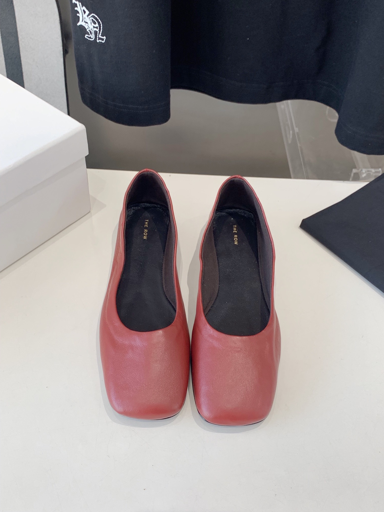 NO:240257,Purchase grade thr row 25ss ballet shoes single shoes super soft and comfortable The first pair of grandma shoes in spring is the one that is comfortable and soft on the feet, Nice imported sheepskin upper inner sheepskin sole imported genuine leather sole Size#35-40 (40 custom made without return or exchange), ballet shoes, sheepskin19860909代购级 thr row 25ss 芭蕾舞鞋 单鞋 超级柔软舒适 春天的第一双奶奶鞋非它莫属,上脚舒适柔软,Nice 鞋面进口绵羊皮 内里羊皮 鞋底进口真皮底 Size#35-40（40定做不退换）,芭蕾舞鞋,sheepskin,Women's Shoes