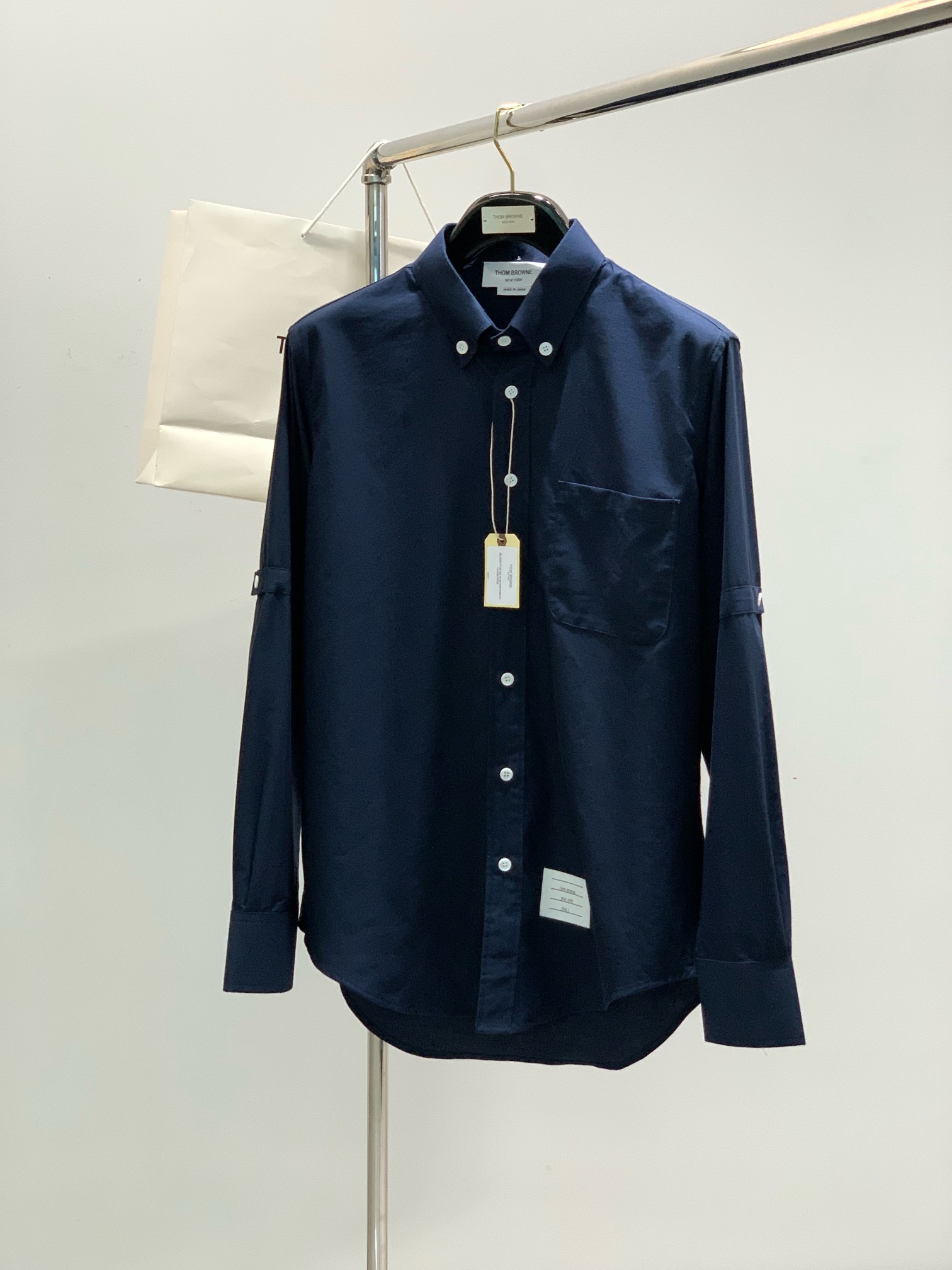 NO:141031,,Thom Browne Tom Brown, the latest products in spring 2025, fashionable and casual long-sleeved shirt jacket, available at the counter, original singles, imported original fabric, excellent comfort, top-grade printing craft letter pattern logo, extremely high grade, calm and versatile, handsome and stylish, digits 1-4, thom browne, jackets & coats,shirts,alexander wang19860909,Thom Browne 汤姆·布朗 ,2025春季最新品,时尚休闲长袖衬衫外套,专柜同步有售,原单狠货,采用进口原版面料,舒适度极佳,顶级印花工艺字母图案logo,档次极高,从容百搭,上身帅气有型,码数1-4,,thom browne,jackets & coats,shirts,alexander wang,Men's clothing