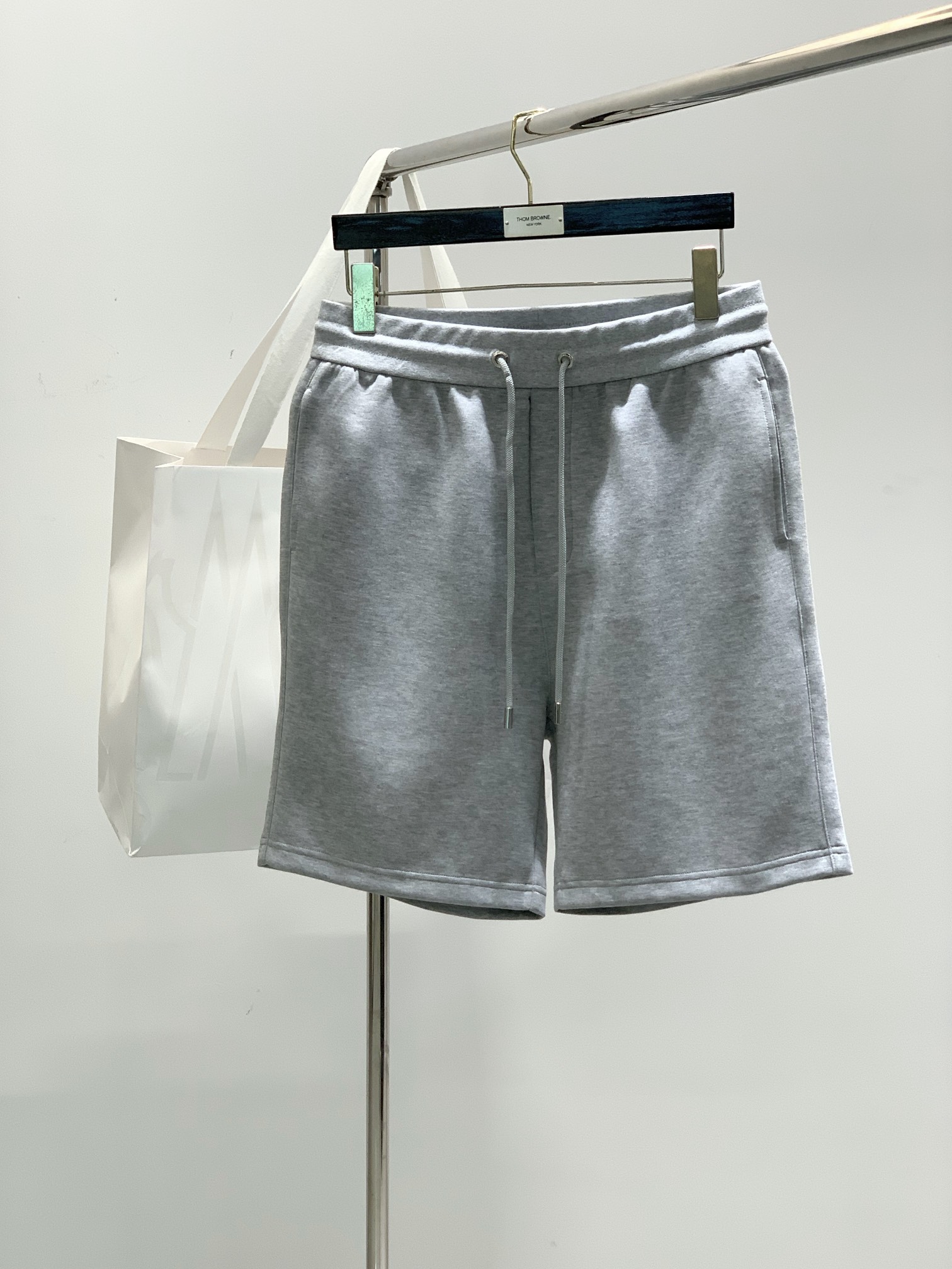 NO:136857,,Moncler mask, the latest summer products, special counters are available at the same time, original singles, fashionable casual shorts, imported original fabric, top-grade embroidery craft letter pattern logo, original hardware accessories decoration, simple but not lacking in fashion, top body fashionable and handsome, 3 colors recommendation, code number M-3Xl, christian louboutin, Moncler, shorts, alexander wang19860909,Moncler 蒙口,夏季最新品,专柜同步有售,原单狠货,时尚休闲短裤,采用进口原版面料,顶级刺绣工艺字母图案logo,原版五金辅料装饰,简单而不失时尚,上身时尚帅气,3色推荐,码数M-3Xl,,christian louboutin,Moncler,shorts,alexander wang,Men's clothing