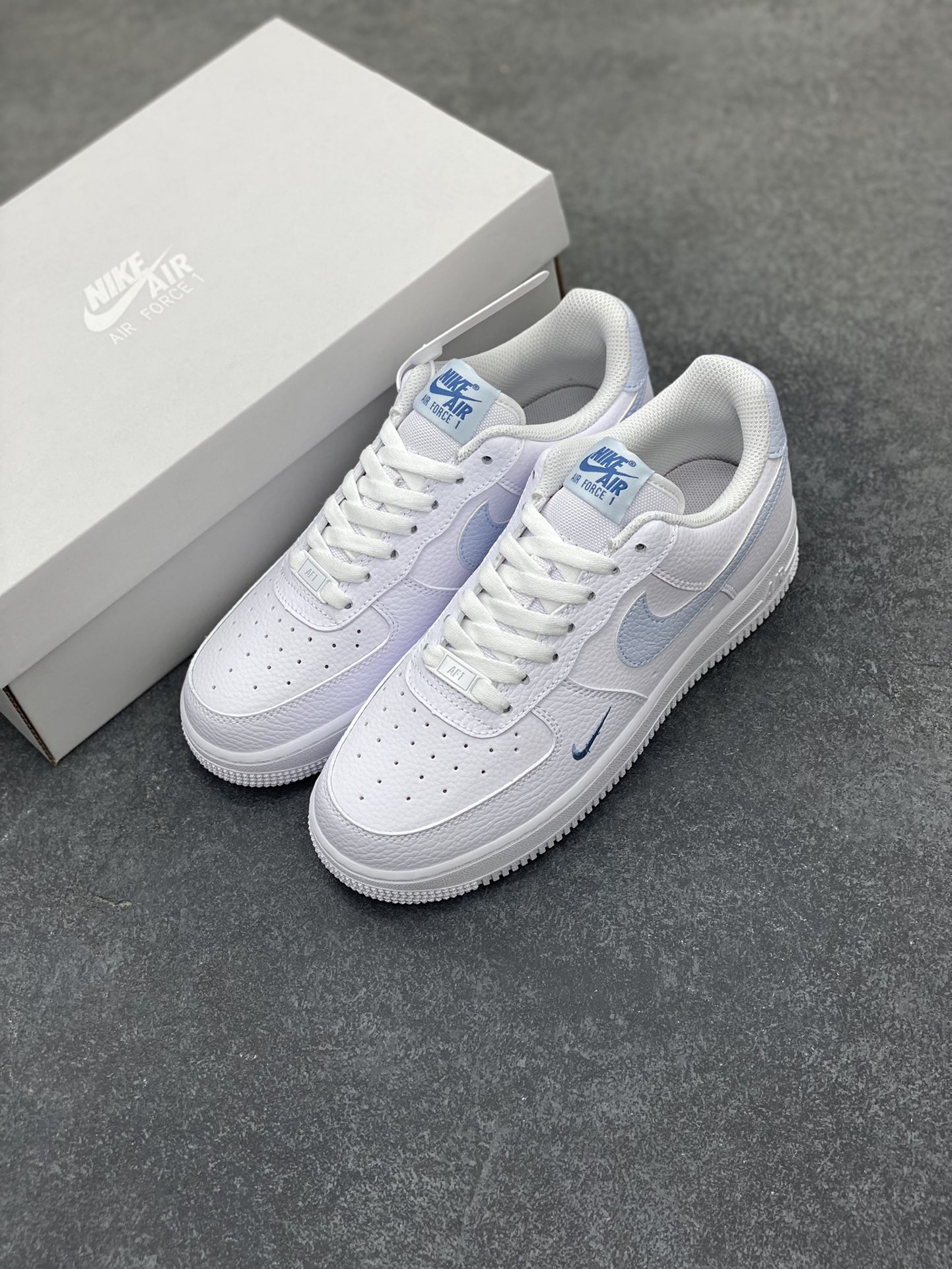 图片[8]-福利特价 Nk Air Force 1\’07 Low 白月色 空军一号低帮休闲板鞋 原楦头原纸板 打造纯正空军版型#专注外贸渠道 全掌内置蜂窝气垫 #原盒配件 原厂中底钢印、拉帮完美 货号：HV2511-100 尺码：35.5 36 36.5 37.5 38 38.5 39 40-选品中心