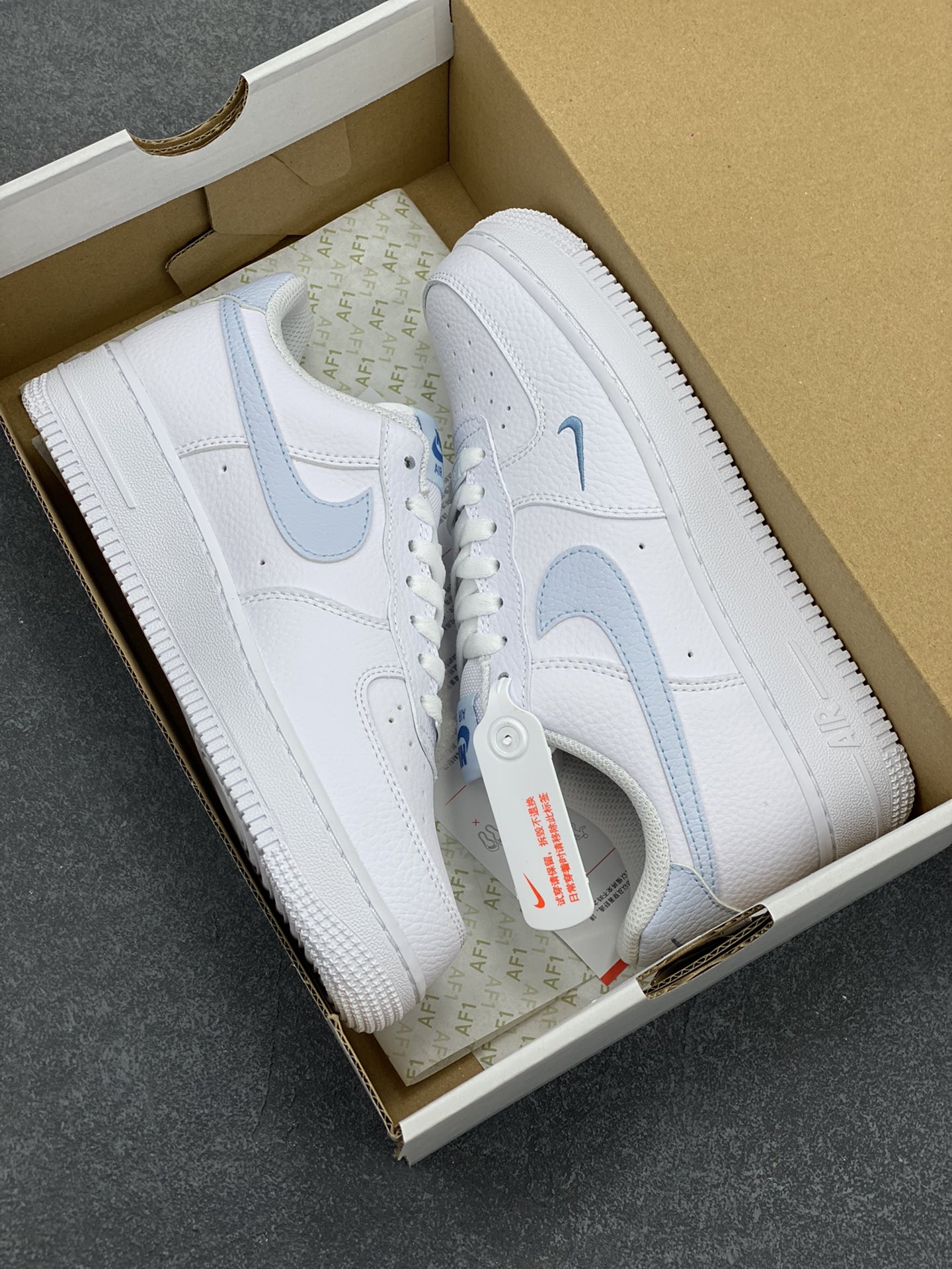 图片[9]-福利特价 Nk Air Force 1\’07 Low 白月色 空军一号低帮休闲板鞋 原楦头原纸板 打造纯正空军版型#专注外贸渠道 全掌内置蜂窝气垫 #原盒配件 原厂中底钢印、拉帮完美 货号：HV2511-100 尺码：35.5 36 36.5 37.5 38 38.5 39 40-选品中心