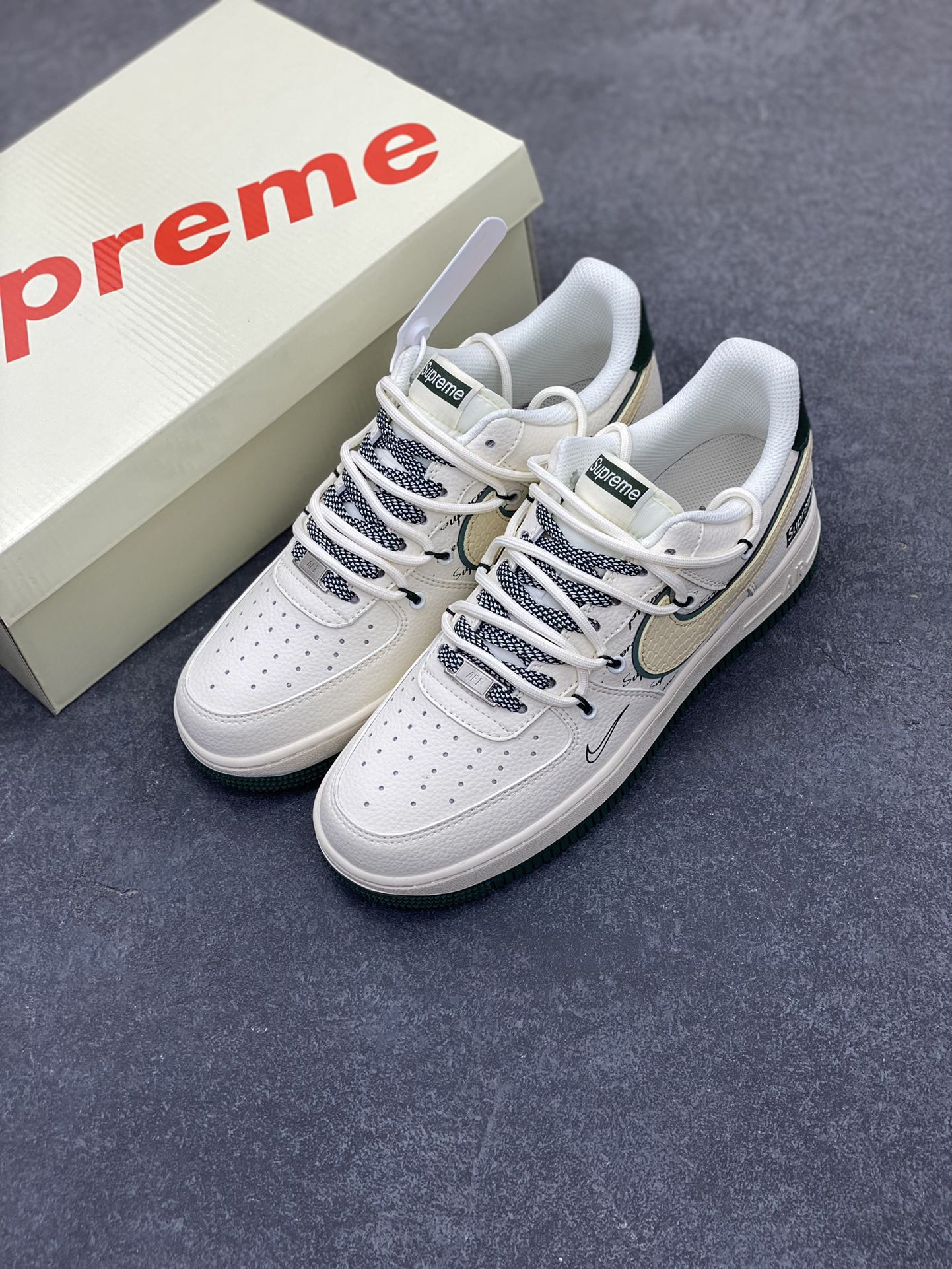 图片[8]-NIke Air Force 1 \’07 Low “Supreme联名——米绿抽绳”空军一号 低帮 运动鞋 休闲鞋 折边针车 工艺难度大 原楦头原纸板 原装鞋盒 定制五金配件 内置全掌气垫 原厂鞋底 货号：DM6868-057 尺码：36 36.5 37.5 38 38.5 39 40 40.5 41 42 42.5 43 44 44.5 45-选品中心