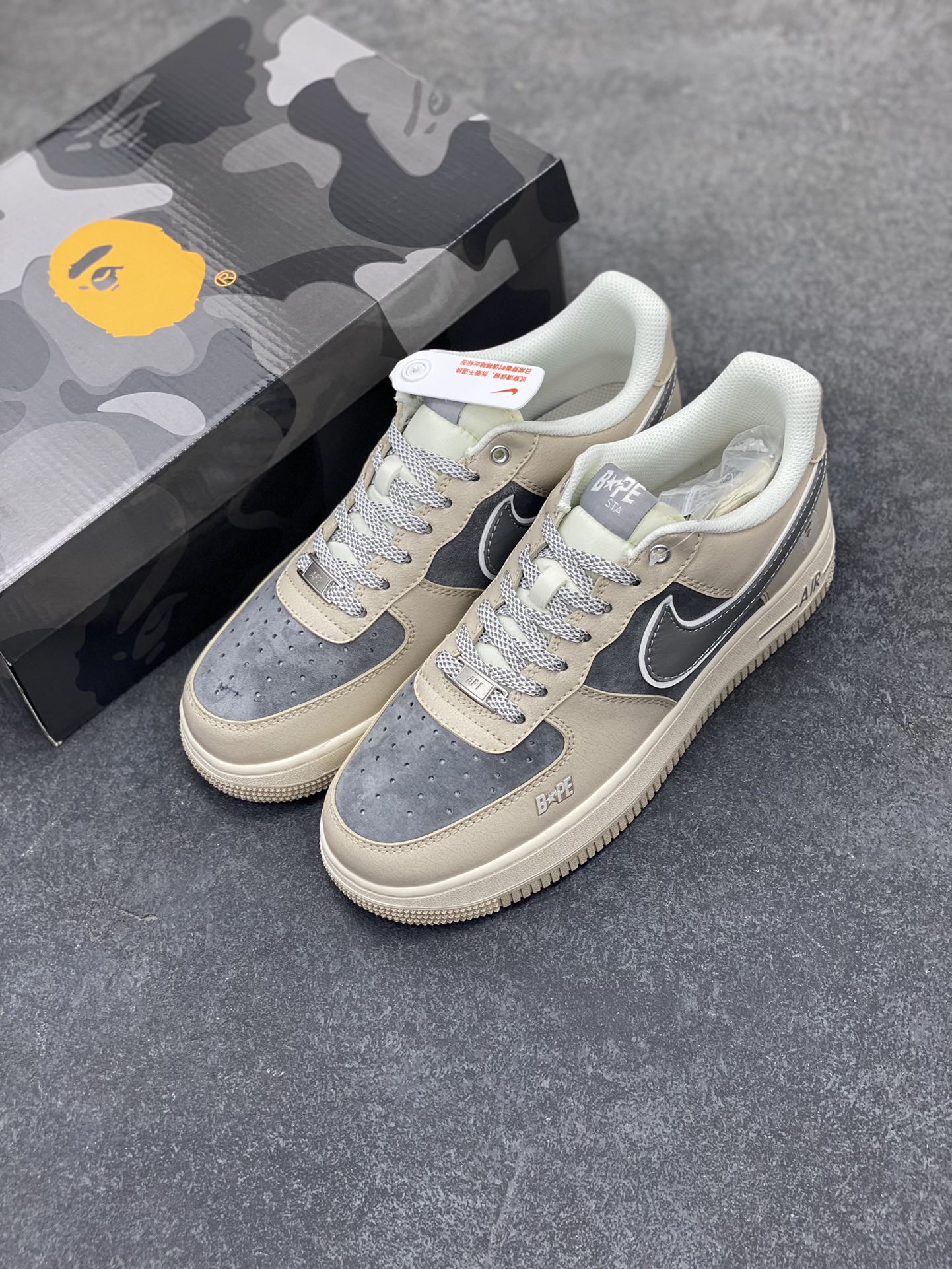 图片[8]-NIke Air Force 1 \’07 Low “Bape联名——裂纹灰咖”空军一号 低帮 运动鞋 休闲鞋 折边针车 工艺难度大 原楦头原纸板 原装鞋盒 定制五金配件 内置全掌气垫 原厂鞋底 货号：SJ6698-023 尺码：36 36.5 37.5 38 38.5 39 40 40.5 41 42 42.5 43 44 44.5 45-选品中心