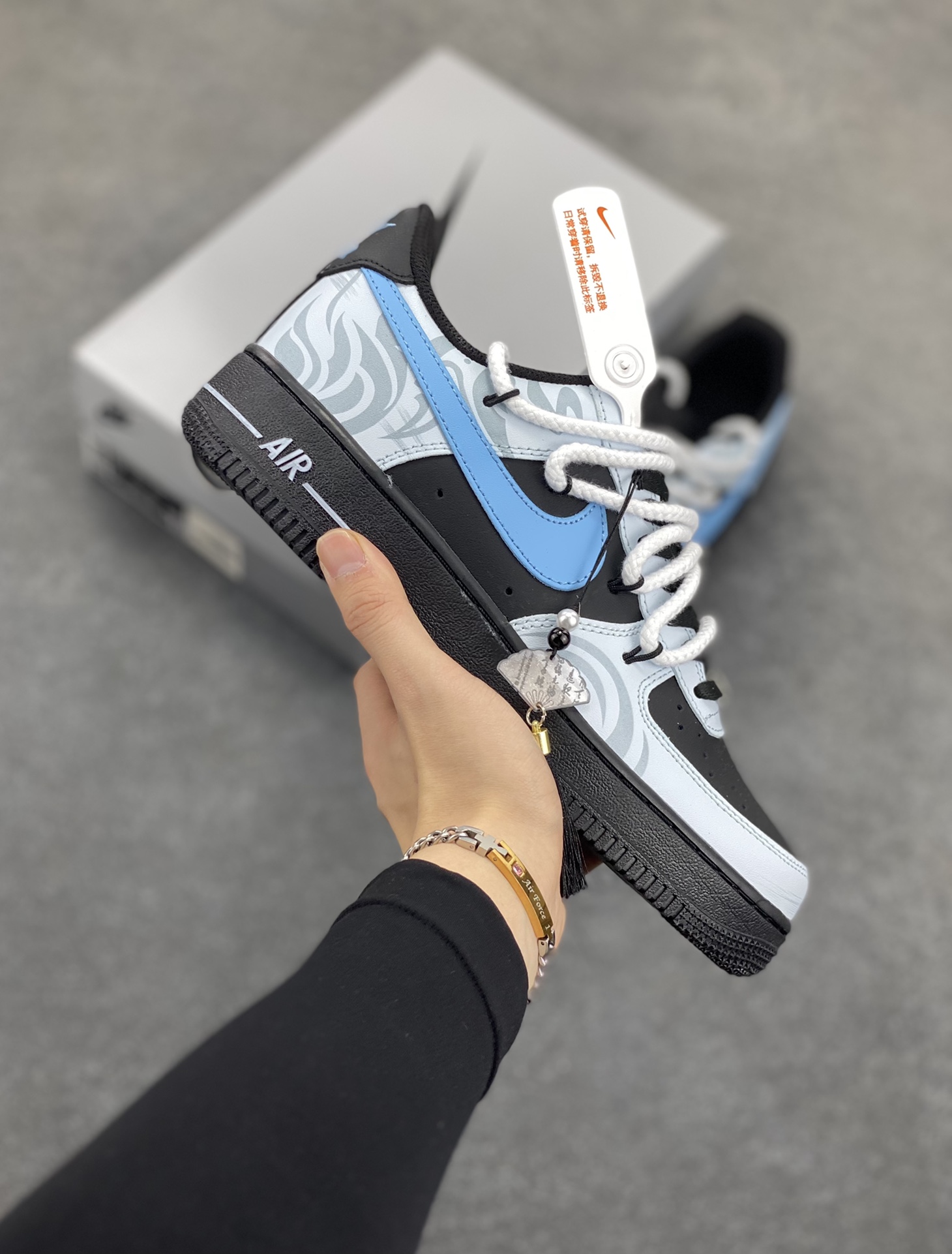 蛇年限定  Nike Air Force 1 Low’07 蛇影 空军一号绑带低帮休闲板鞋 定制皮料 定制鞋盒 配件齐全 原楦原纸板 纯正空军版型 内置全掌气垫 货号:ZH0316-065 尺码:36 36.5 37.5 38 38.5 39 40 40.5 41 42 42.5 43 44 44.5 45-选品中心