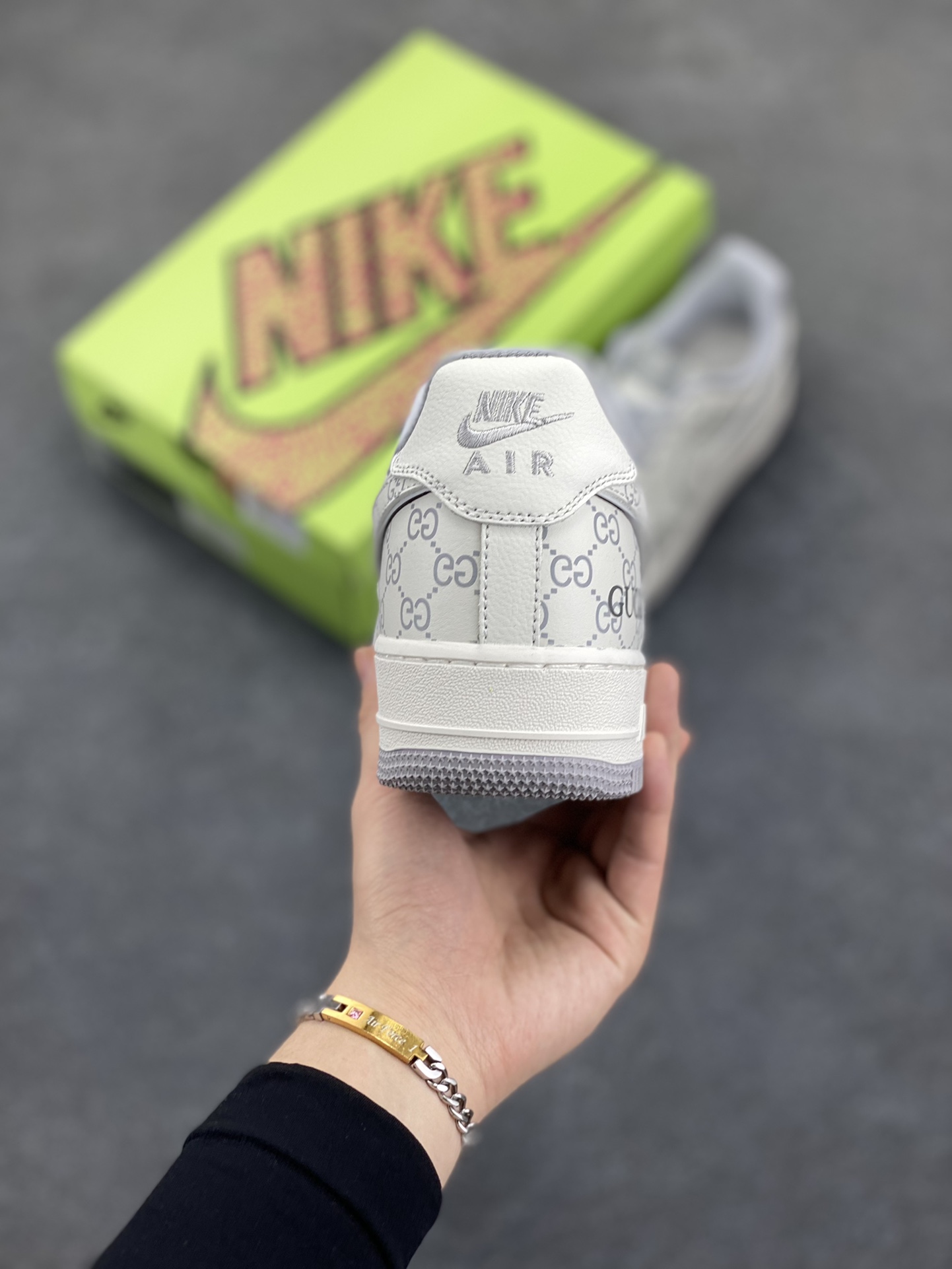 图片[4]-高端定制Nike Air Force 1 \’07 Low 古驰联名—白灰印花 高端定制 低帮休闲板鞋 定制鞋盒 大厂纯原品质出货 超高清洁度 皮料切割干净无任何毛边 细节完美 货号：KY8899-106 尺码：36 36.5 37.5 38 38.5 39 40 40.5 41 42 42.5 43 44 44.5 45-选品中心