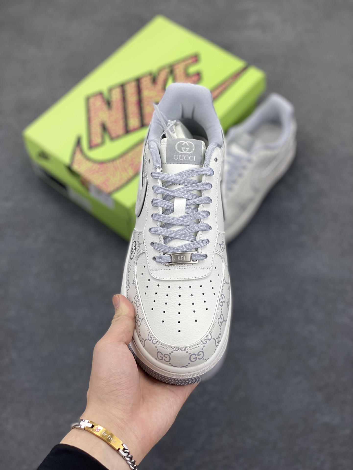 图片[2]-高端定制Nike Air Force 1 \’07 Low 古驰联名—白灰印花 高端定制 低帮休闲板鞋 定制鞋盒 大厂纯原品质出货 超高清洁度 皮料切割干净无任何毛边 细节完美 货号：KY8899-106 尺码：36 36.5 37.5 38 38.5 39 40 40.5 41 42 42.5 43 44 44.5 45-选品中心