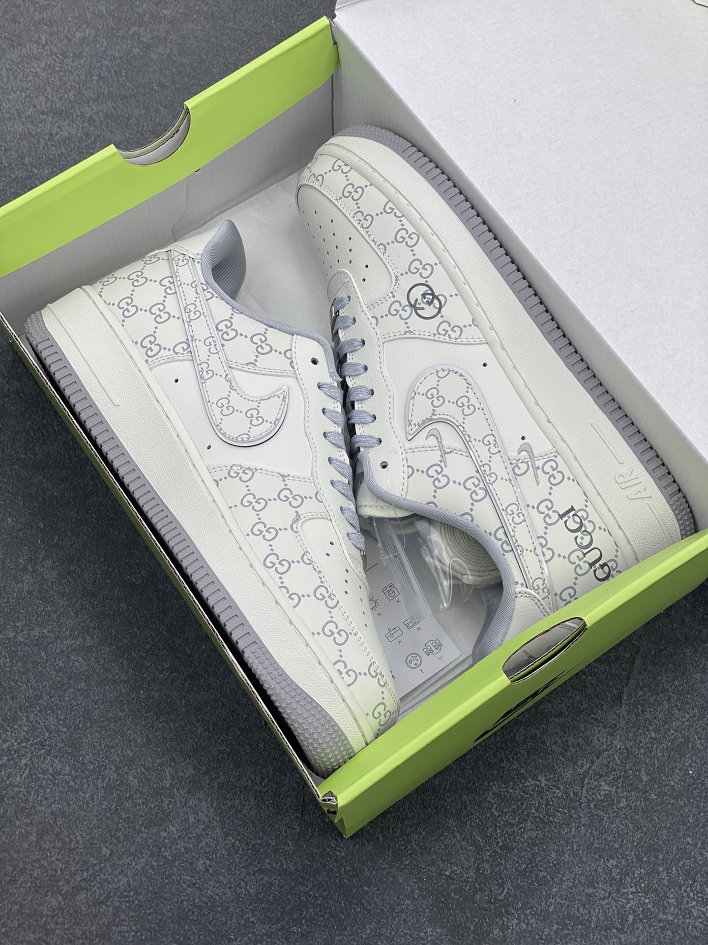 图片[9]-高端定制Nike Air Force 1 \’07 Low 古驰联名—白灰印花 高端定制 低帮休闲板鞋 定制鞋盒 大厂纯原品质出货 超高清洁度 皮料切割干净无任何毛边 细节完美 货号：KY8899-106 尺码：36 36.5 37.5 38 38.5 39 40 40.5 41 42 42.5 43 44 44.5 45-选品中心