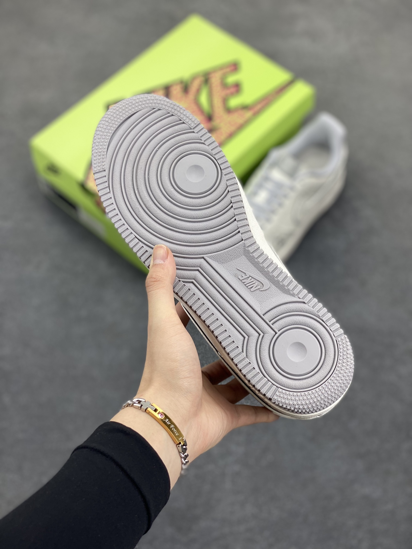 图片[5]-高端定制Nike Air Force 1 \’07 Low 古驰联名—白灰印花 高端定制 低帮休闲板鞋 定制鞋盒 大厂纯原品质出货 超高清洁度 皮料切割干净无任何毛边 细节完美 货号：KY8899-106 尺码：36 36.5 37.5 38 38.5 39 40 40.5 41 42 42.5 43 44 44.5 45-选品中心