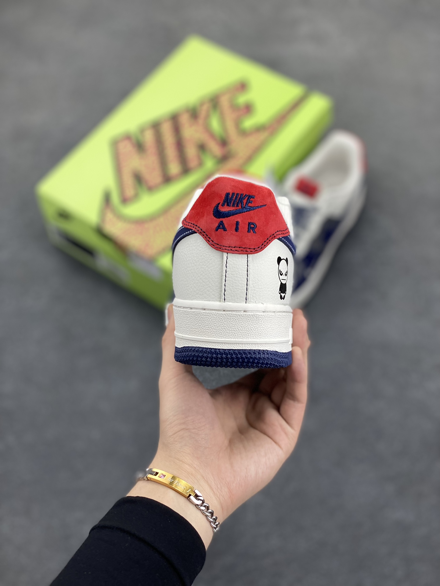 图片[4]-高端定制Nike Air Force 1 \’07 Low 暴力熊联名——— 三钩深蓝灰印花 高端定制 低帮休闲板鞋 定制鞋盒 大厂纯原品质出货 超高清洁度 皮料切割干净无任何毛边 细节完美 货号：KY8899-104 尺码：36 36.5 37.5 38 38.5 39 40 40.5 41 42 42.5 43 44 44.5 45-选品中心