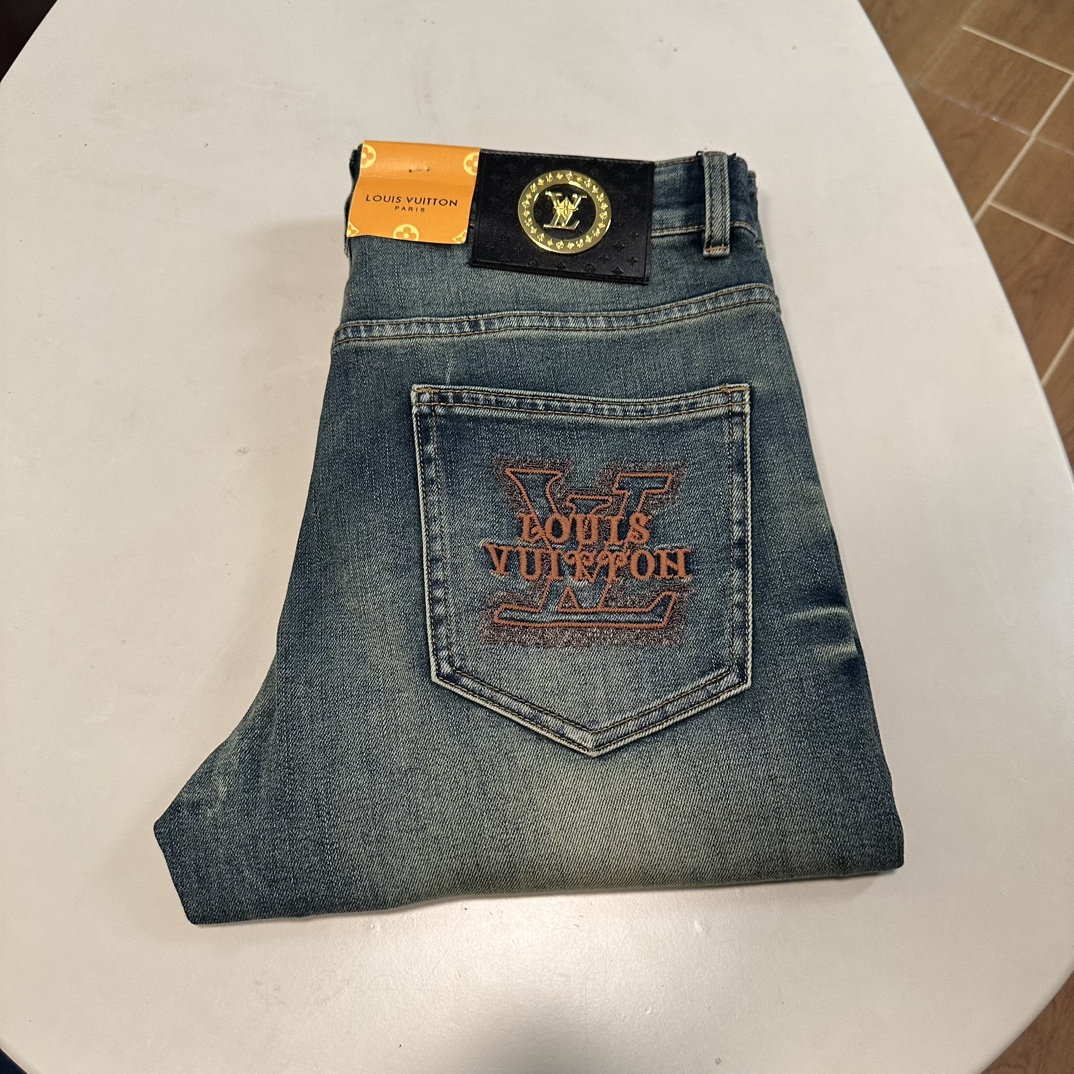 NO:150944,LV Louis Vuitton exclusively offers new jeans, high-end version!  Customized fabrics for counters are breathable and comfortable, with impeccable details, and the brand element design concept reflects high quality. The feel is delicate and soft!  It is casually cut, with a great upper body style!  29-40, louis vuitton,louis vuitton,jeans,alexander wang19860909LV 路易威登独家专供新款 牛仔裤,高端版本！专柜定制面料 透气舒适度高,细节无可挑剔,品牌元素设计理念,体现高品质.手感细腻柔软！呈现休闲裁剪,上身版型超赞！ 码数29-40,,louis vuitton,louis vuitton,jeans,alexander wang,Men's clothing