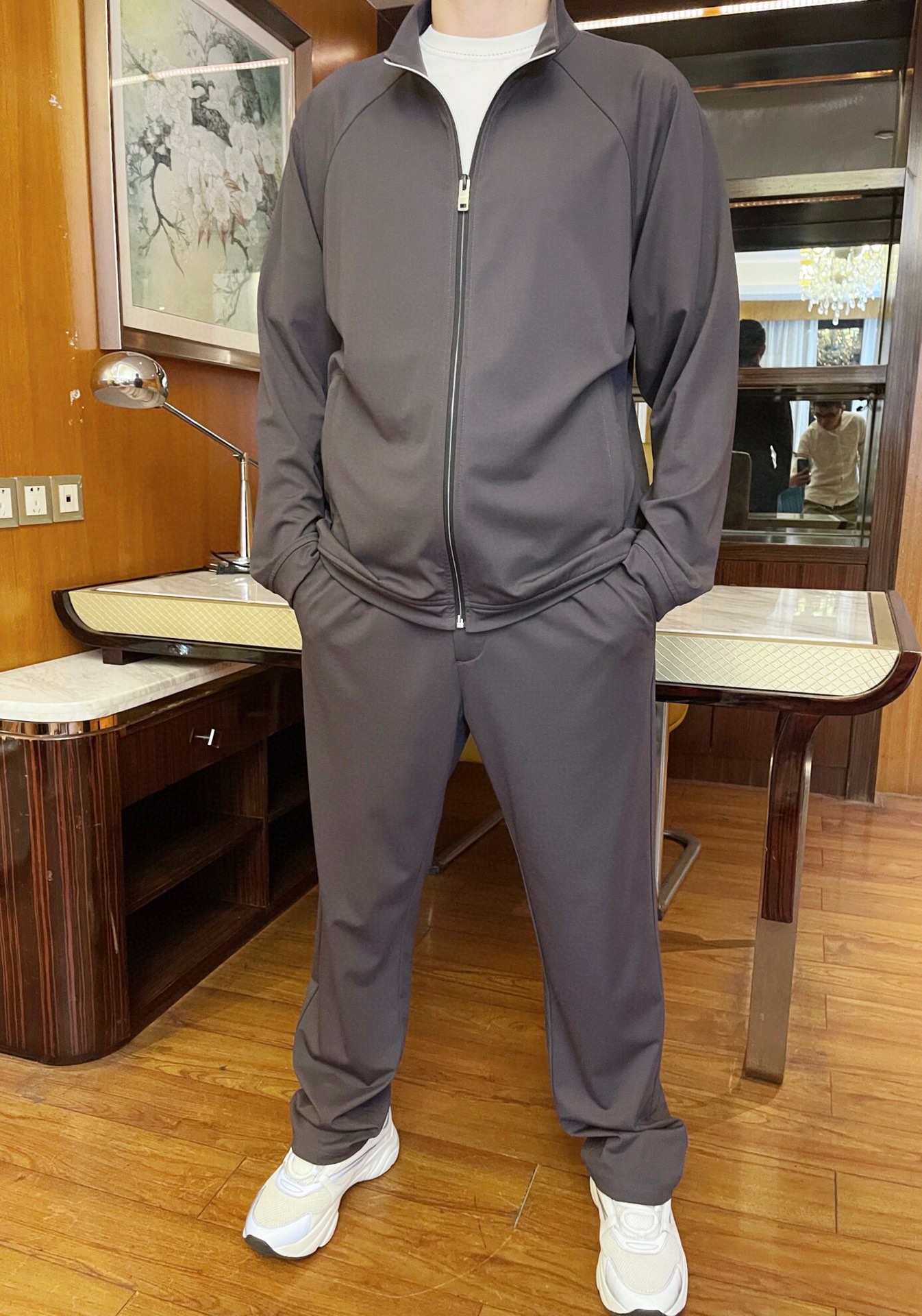 NO:136667,Jenia-2025 counter latest hot-selling sets are shipped, and European and American counters are popular!  Selected Italian imported fine cotton fabrics with simple design and custom zippers to highlight fashion. Size 48-56 (model 173/130 wears 48, with Hong Kong Lane Crawford gift box packaging), zegna, alexander wang19860909杰尼亚-2025专柜最新爆款套装出货 欧美专柜热销单品！精选意大利进口精棉面料搭配简约的设计和定制拉链彰显时尚 您不容错过.尺码48-56（模特173/130穿48,配香港连卡佛礼盒包装）,,zegna,alexander wang,Men's clothing