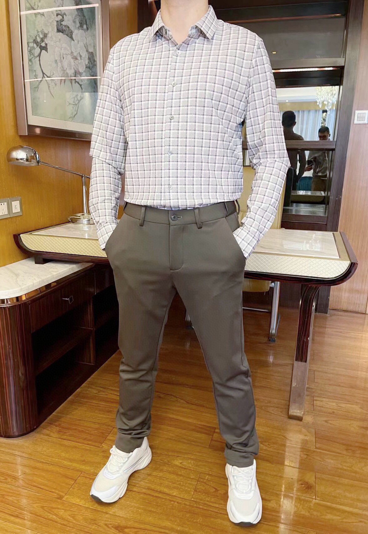 NO:136679,Burberry-2025 counter latest hot shirts are shipped, hot-selling items in European and American counters!  Selected Italian imported tensile   recycled fiber with a simple design, the latest contrasting fine plaids show off their taste, business and leisure are very good. Number of codes 48-56 (model 173/130 wears 48, with Hong Kong Lane Crawford gift box packaging), alexander wang19860909博柏利-2025专柜最新爆款衬衣出货 欧美专柜热销单品！精选意大利进口天丝 再生纤维搭配简约的设计,最新撞色细格纹相当彰显品味 商务休闲都非常不错.码数48-56（模特173/130穿48、配香港连卡佛礼盒包装）,,alexander wang,Men's clothing