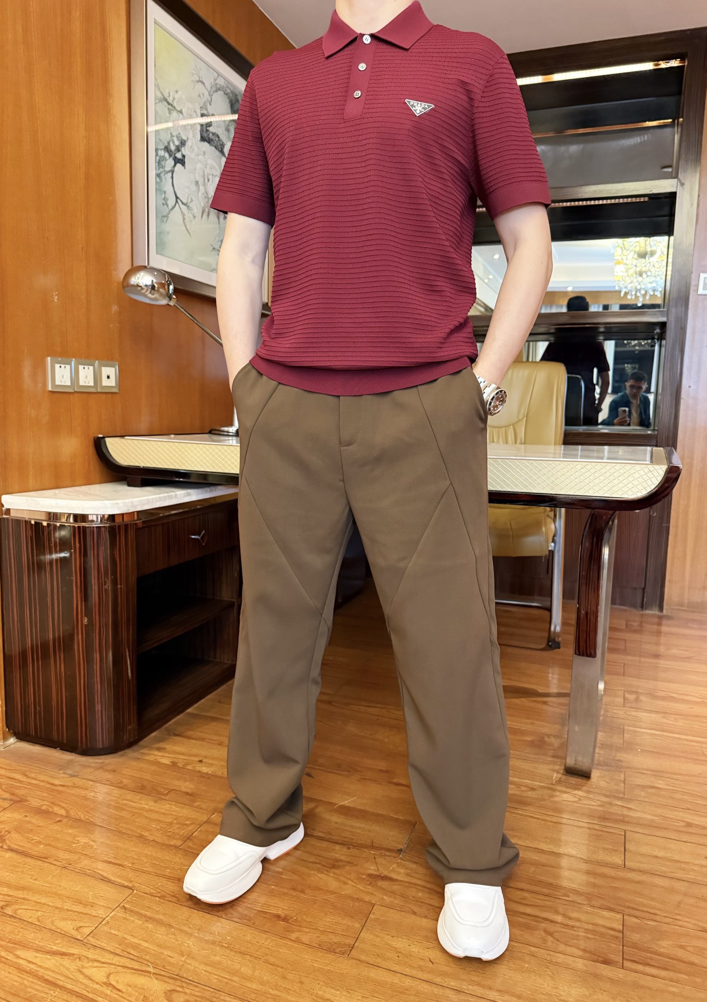 NO:136688,Prada-2025 counter latest hot Polo is shipped, and European and American counters are released simultaneously!  Selected Italian imported Yilit fabrics with simple and elegant designs, the brand triangle mark on the chest highlights the charm, business and casual quality. Number 48-56 (173/130 wear 48, with Hong Kong Lane Crawford gift box packaging), prada, alexander wang19860909普拉达-2025专柜最新爆款Polo出货 欧美专柜同步发售！精选意大利进口伊力特面料搭配简约大方的设计,胸口的品牌三角标彰显韵味 商务休闲精品.码数48-56（173/130穿48,配香港连卡佛礼盒包装）,,prada,alexander wang,Men's clothing