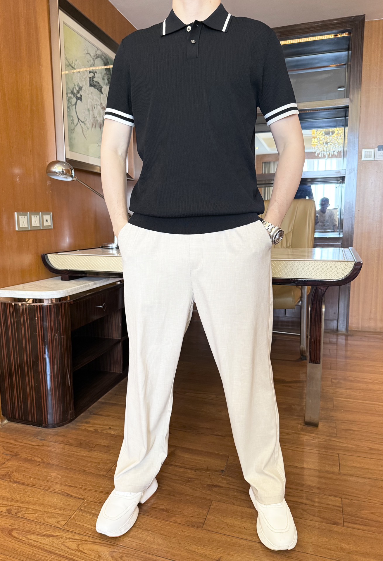 NO:136691,The latest hot Polo in the LP-2025 counter is shipped, and European and American counters are released simultaneously!  Selected Italian imported fine cotton mulberry silk fabrics with simple and elegant designs to show the charm of business and leisure products. Number of codes 48-56 (model 173/130 wears 48, with Hong Kong Lane Crawford gift box packaging), loro piano, alexander wang19860909LP-2025专柜最新爆款Polo出货 欧美专柜同步发售！精选意大利进口精棉桑蚕丝面料搭配简约大方的设计,彰显韵味 商务休闲精品.码数48-56（模特173/130穿48,配香港连卡佛礼盒包装）,,loro piana,alexander wang,Men's clothing