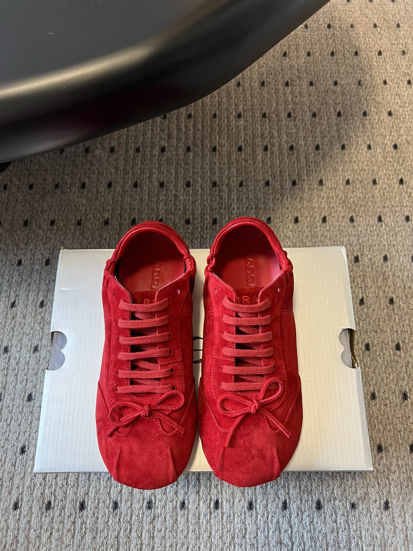 NO:388691,Purchase level ABRA niche trendy brand 25ss Spring and summer new style, bow flat ballet shoes, spring ootd outfit, sweet and cool girls can't miss ballet shoes. Too fashionable, a bit sweet and retro, and a bit punk. See how to match it!  I like it so much. Original imported silk / imported suede in the fabric, original customized sheepskin in the inner lining, original customized sheepskin footbed, outsole: original customized rubber outsole Size#35-41 (40 41 custom made without return) silk suede, ballet shoes, sheepskin, real silk, chamois leather19860909代购级 ABRA 小众潮牌 25ss 春夏新款 蝴蝶结平底芭蕾舞鞋 春日ootd穿搭 甜酷女孩不能错过的芭蕾舞鞋 太时髦了,有点甜甜的复古味儿,也有点朋克.看怎么搭配咯！太喜欢了. 面料原版进口真丝/进口麂皮 内里原版定制羊皮 垫脚原版定制羊皮 大底: 原版定制橡胶大底 Size#35-41（40 41定制不退换） 真丝 麂皮,芭蕾舞鞋,sheepskin,real silk,chamois leather,Women's Shoes