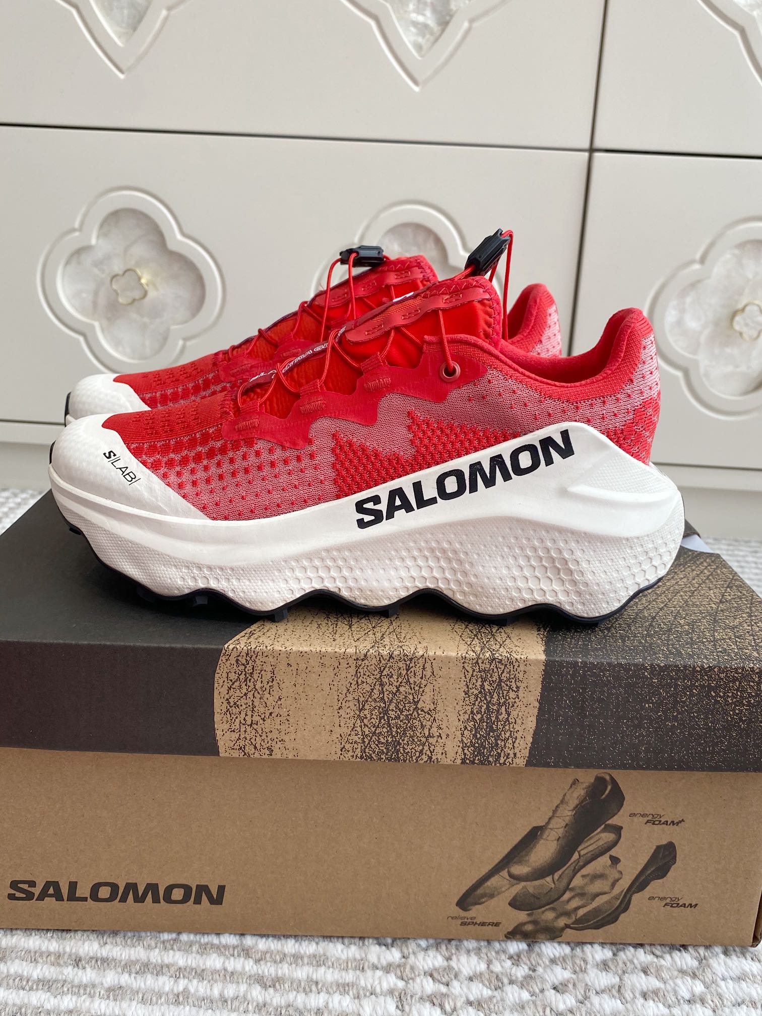 NO:251191,SALOMON XT WHISPER Salomon Outdoor Casual Thick-soled Mountaineering Sneakers Original Purchase and Development Made Production New interpretation focuses on its aerodynamic appearance, with the iconic white and cream color bringing urban style. The other pair is made of pure black to highlight the textured details. The iconic sneakers are refined into a new urban classic to bring a quiet atmosphere to SALOMON Fabric: original imported cowhide   breathable mesh. Inside original imported breathable mesh. Sole original open mold-proof foaming sole Size: women's 35-40 men's 40-45 casual shoes/sneakers, sneakers, cowhide19860909SALOMON XT WHISPER 萨洛蒙户外 休闲厚底登山运动鞋 原版购入开发 做货 全新演绎的专注于其空气动力学的外观上,标志性白色与奶油色带来都市风格. 另一双则以纯粹的黑色打造,突出富质感的细节,标志性运动鞋被提炼为新的都市经典 为 SALOMON带来静谧气息 面料:原版进口牛皮 透气网面.内里原版进口透气网里 鞋底原版开模防滑发泡大底 Size:女款35-40 男款40-45,休闲鞋/运动鞋,sneakers,cowhide,Women's Shoes