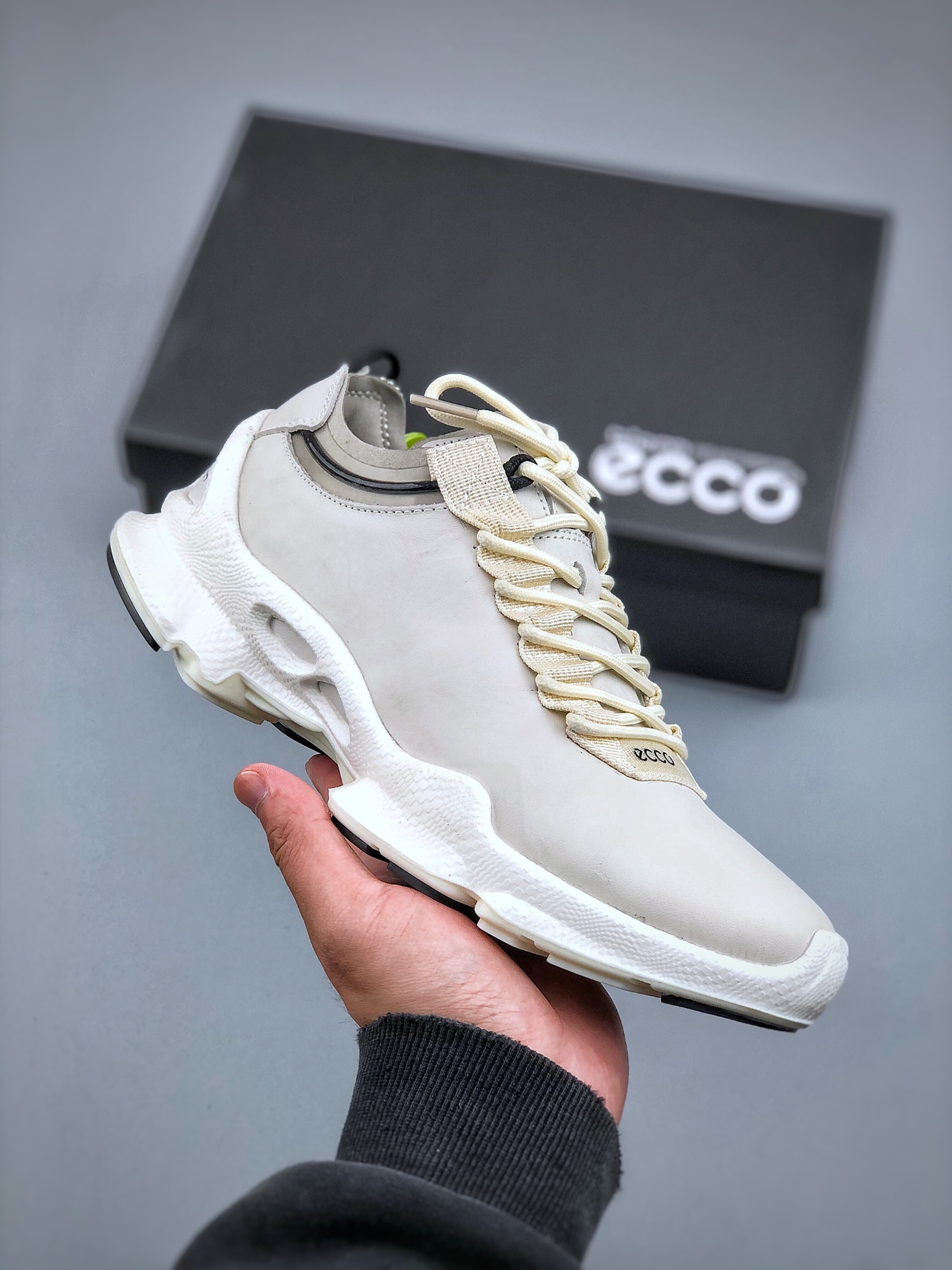 300 Ecco爱步男鞋2024年新款 街头轻巧系列