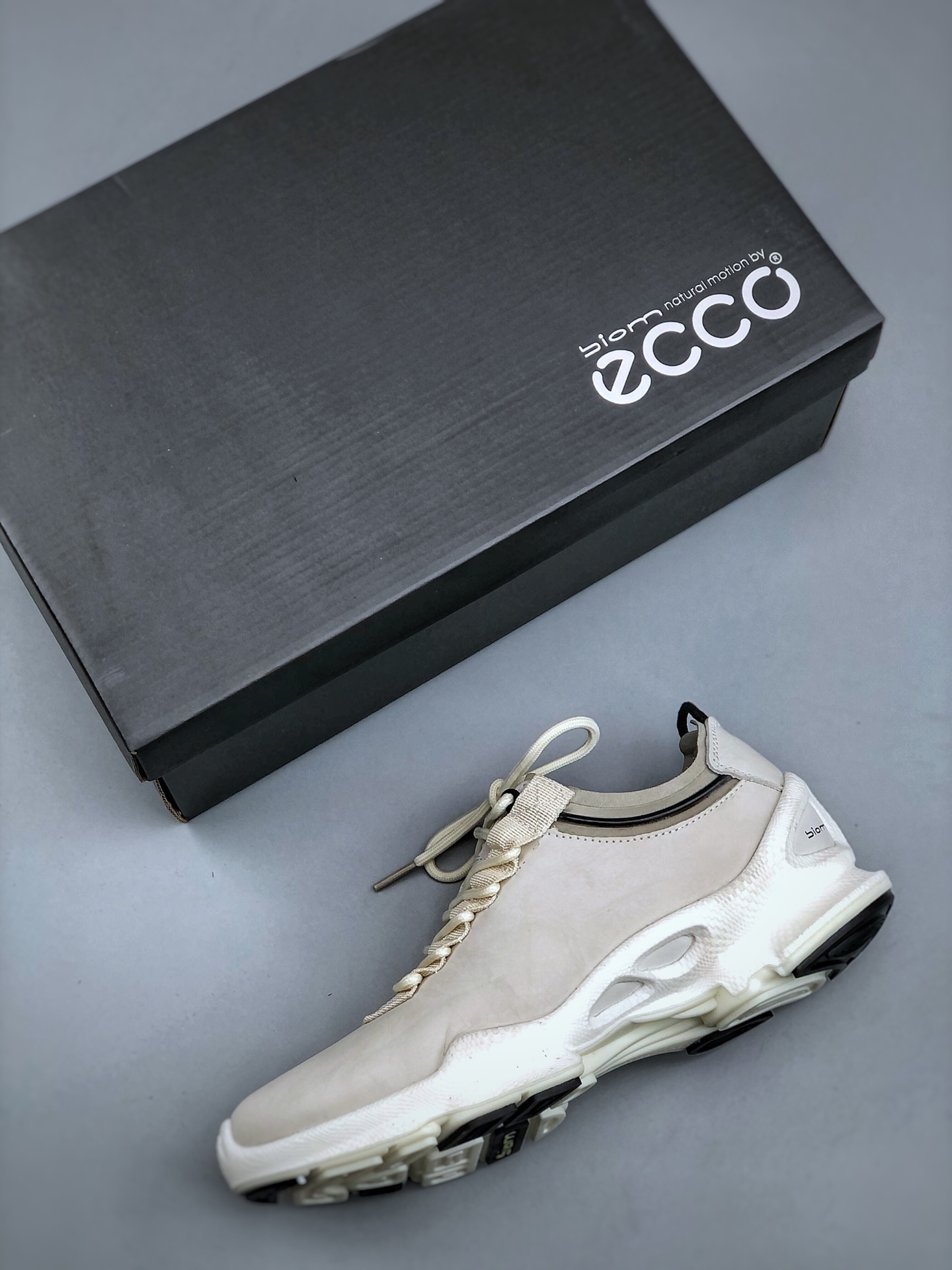 300 Ecco爱步男鞋2024年新款 街头轻巧系列