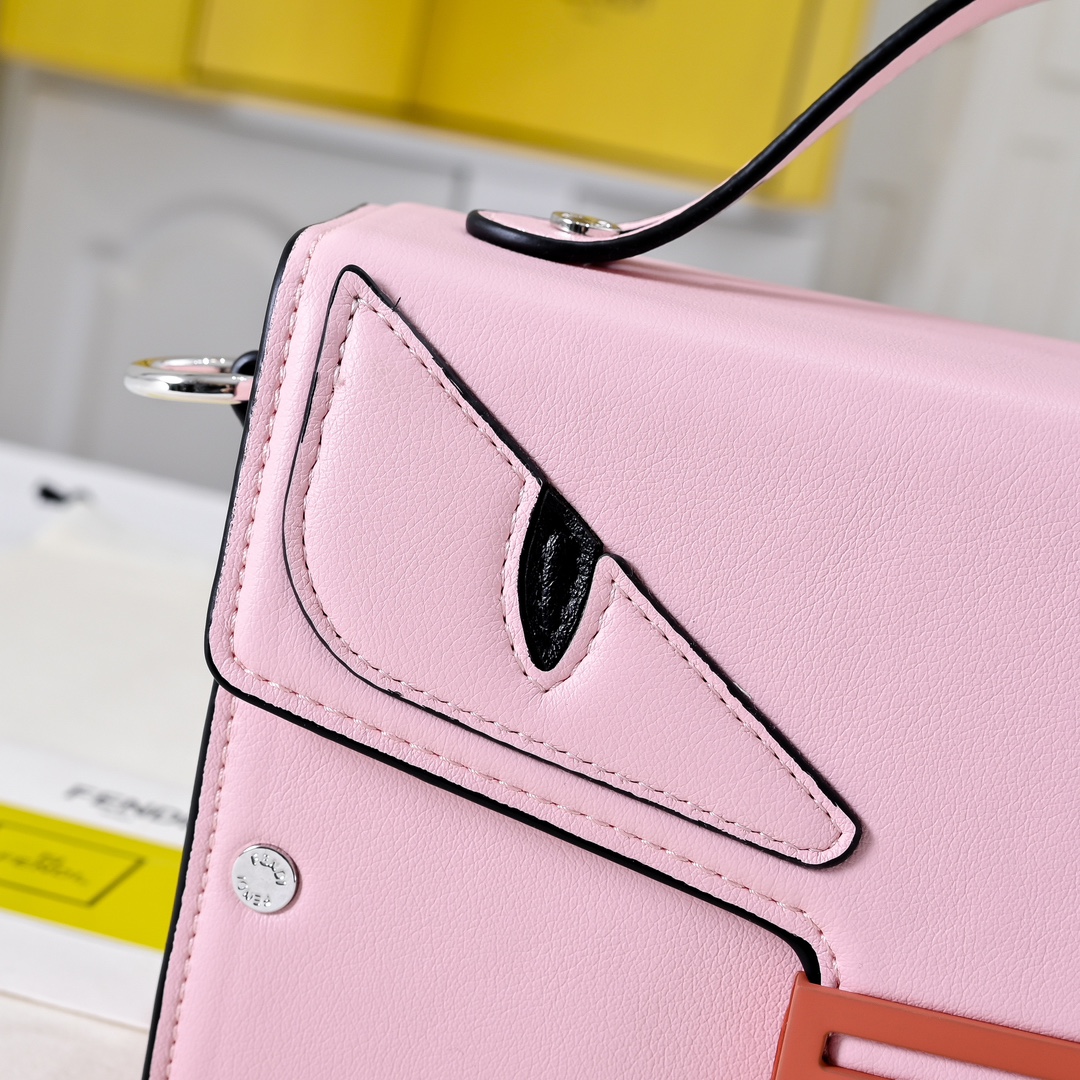 型号3376，配折叠盒子 芬迪小怪兽方盒子
FENDI 2025春节限定系列以独具匠心的设计为我的新年添