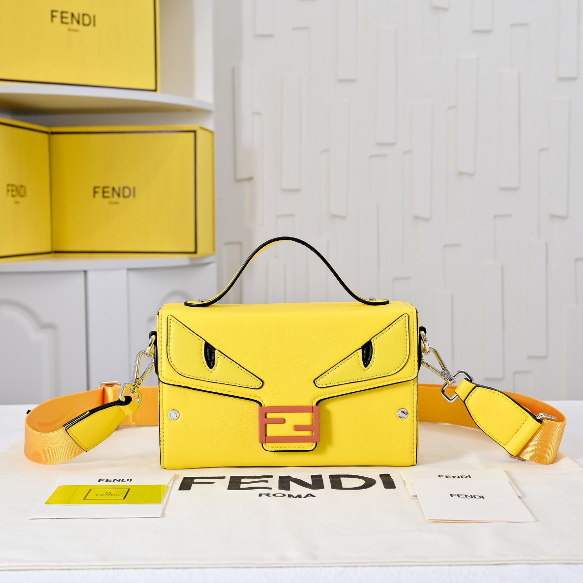 型号3376，配折叠盒子 芬迪小怪兽方盒子
FENDI 2025春节限定系列以独具匠心的设计为我的新年添