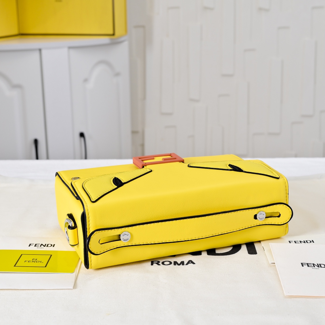 型号3376，配折叠盒子 芬迪小怪兽方盒子
FENDI 2025春节限定系列以独具匠心的设计为我的新年添