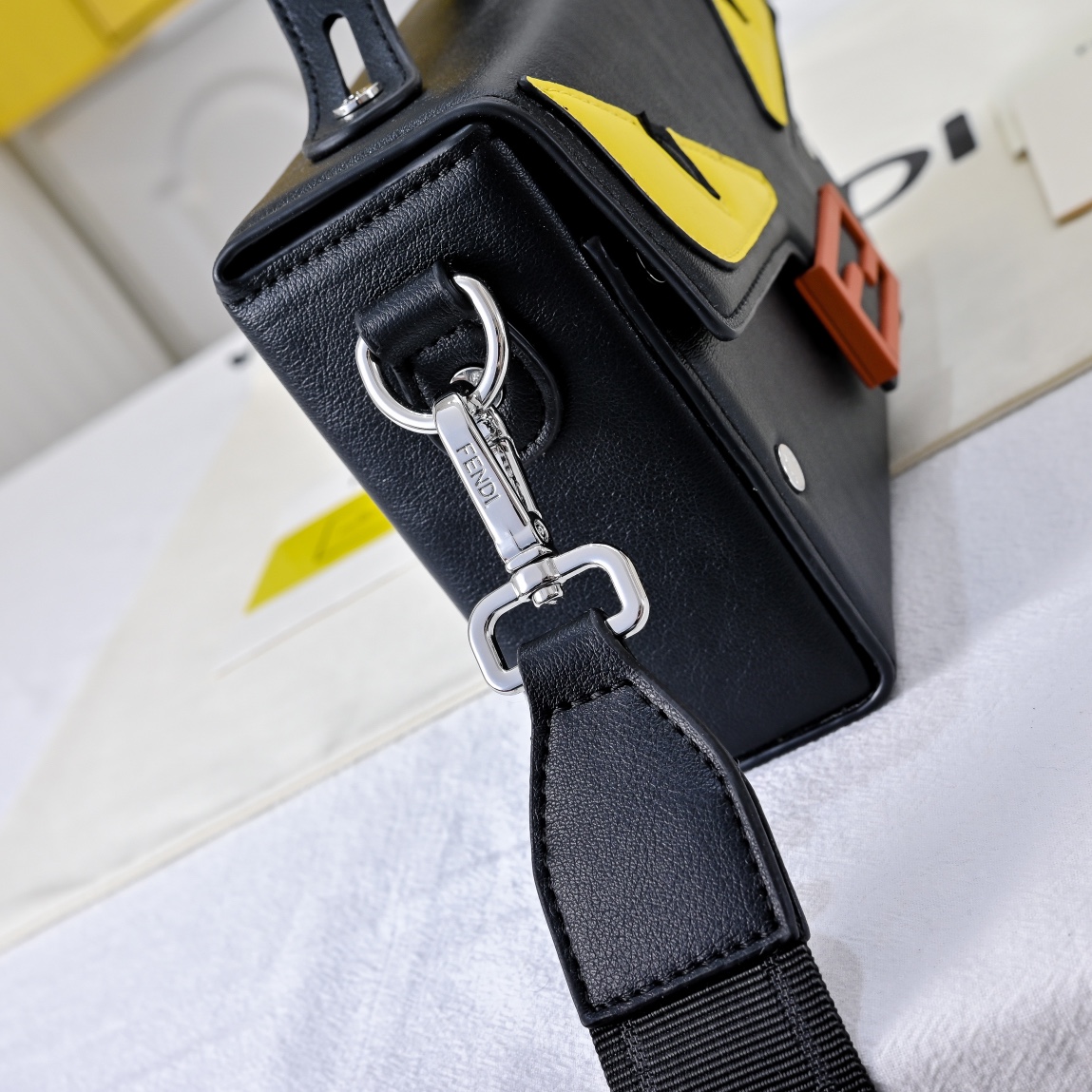 型号3376，配折叠盒子 芬迪小怪兽方盒子
FENDI 2025春节限定系列以独具匠心的设计为我的新年添