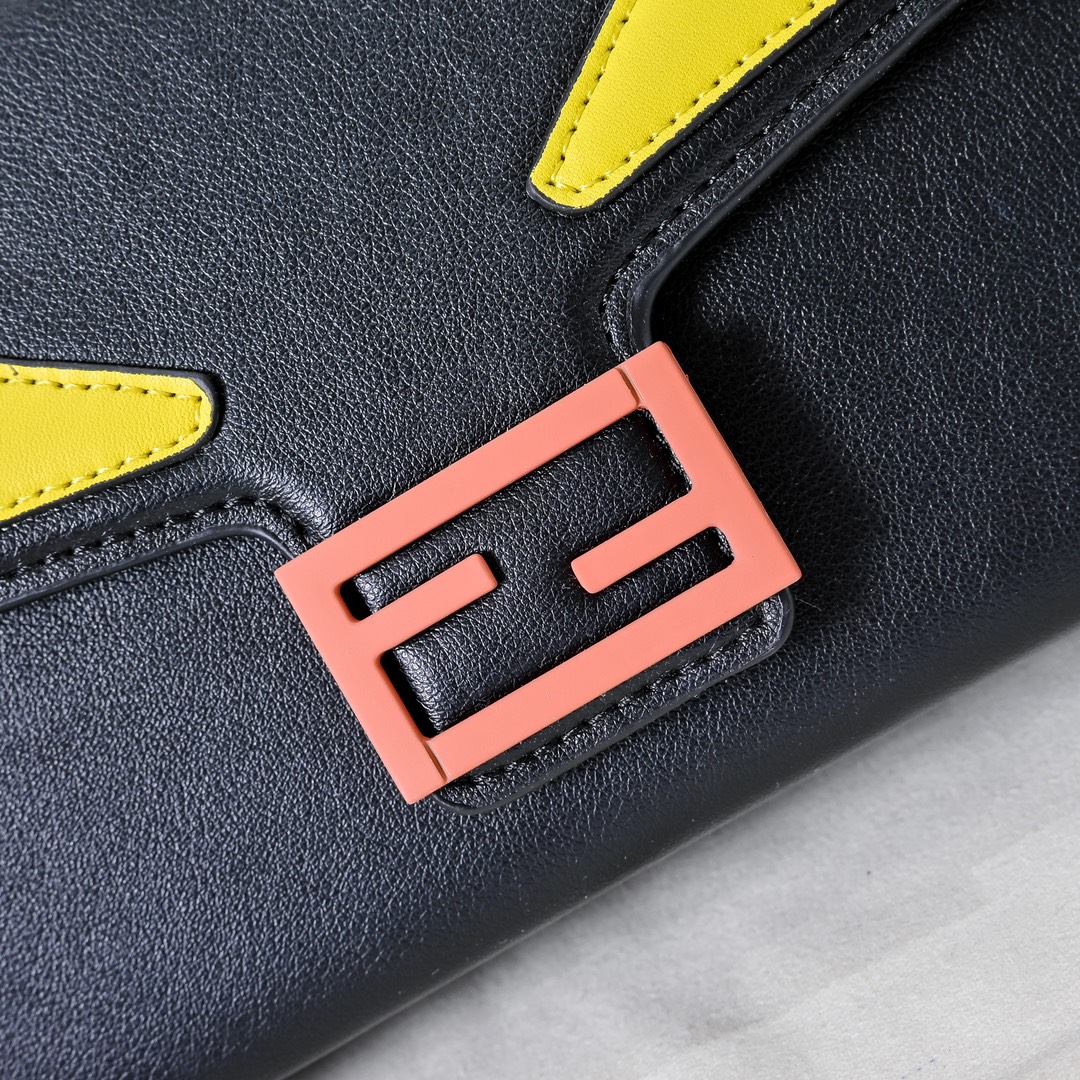 型号3376，配折叠盒子 芬迪小怪兽方盒子
FENDI 2025春节限定系列以独具匠心的设计为我的新年添