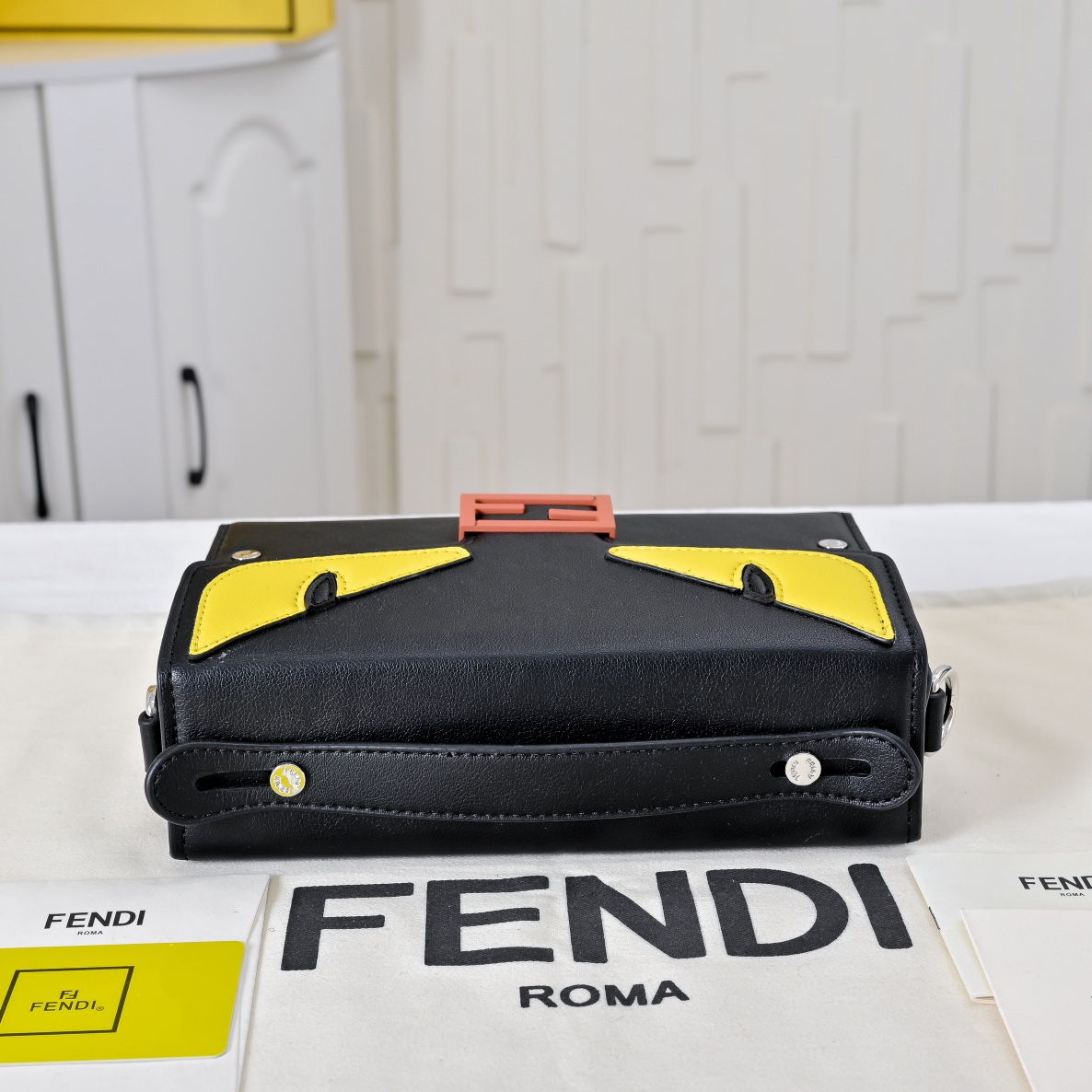 型号3376，配折叠盒子 芬迪小怪兽方盒子
FENDI 2025春节限定系列以独具匠心的设计为我的新年添