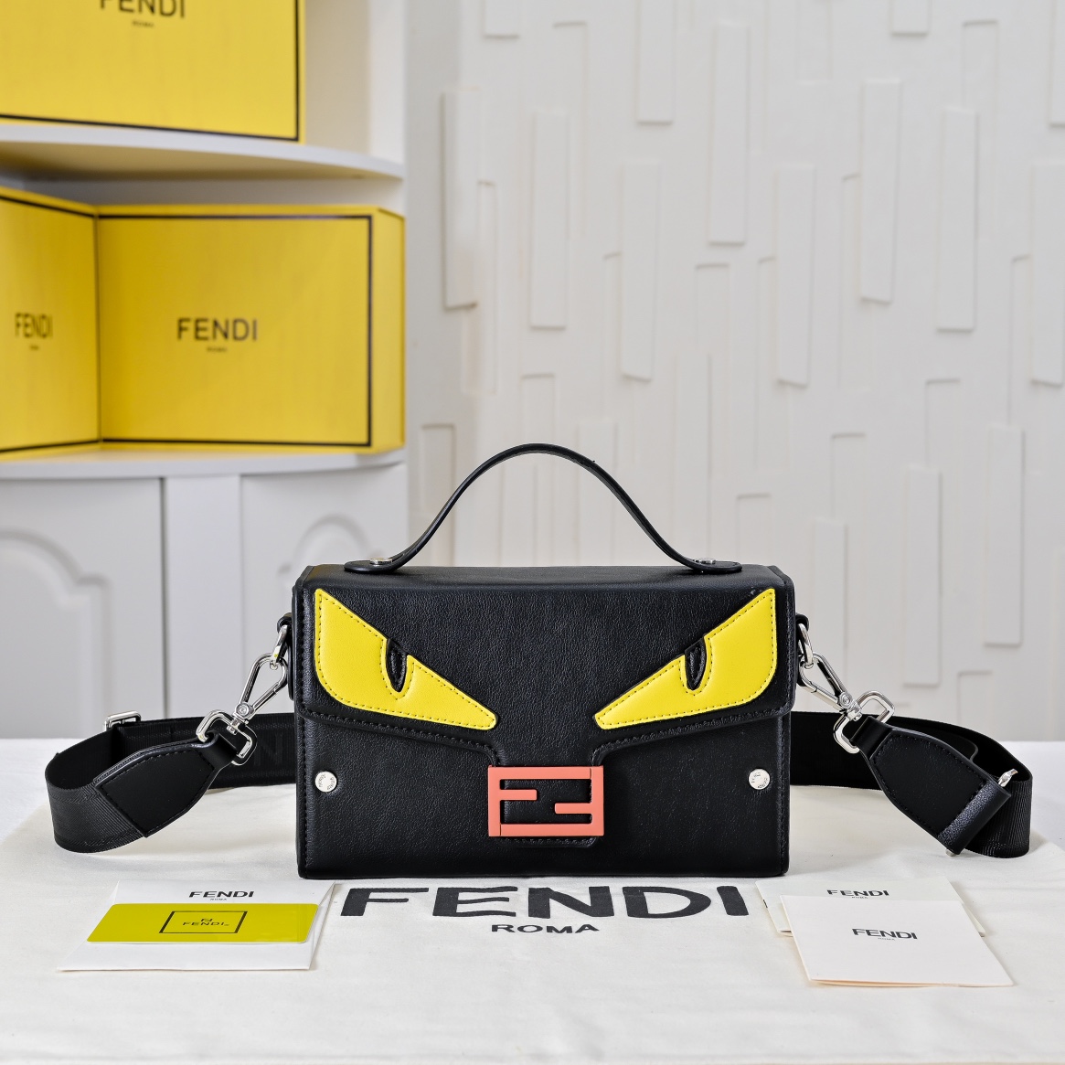 型号3376，配折叠盒子 芬迪小怪兽方盒子
FENDI 2025春节限定系列以独具匠心的设计为我的新年添