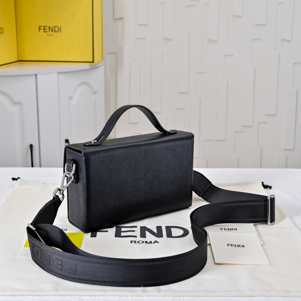 型号3376，配折叠盒子 芬迪小怪兽方盒子
FENDI 2025春节限定系列以独具匠心的设计为我的新年添