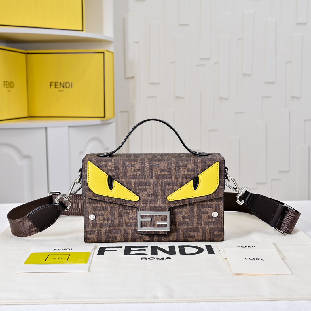 型号3375，配折叠盒子 芬迪小怪兽方盒子
FENDI 2025春节限定系列以独具匠心的设计为我的新年添