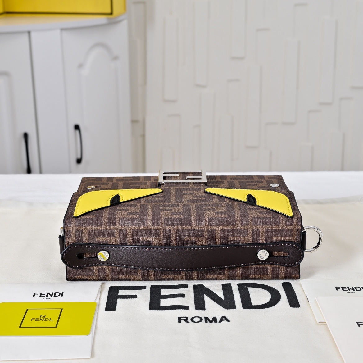 型号3375，配折叠盒子 芬迪小怪兽方盒子
FENDI 2025春节限定系列以独具匠心的设计为我的新年添