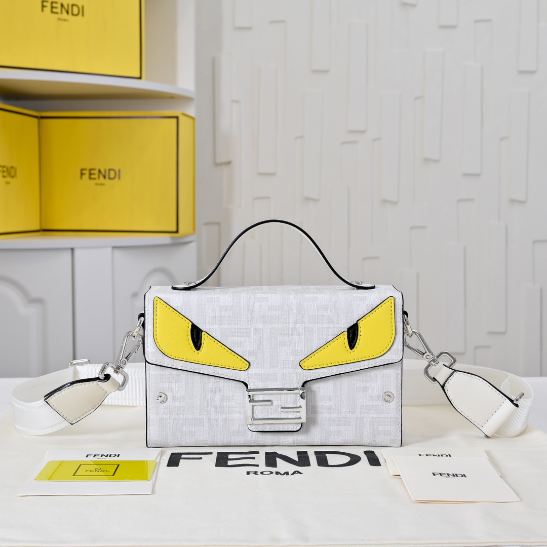 型号3375，配折叠盒子 芬迪小怪兽方盒子
FENDI 2025春节限定系列以独具匠心的设计为我的新年添