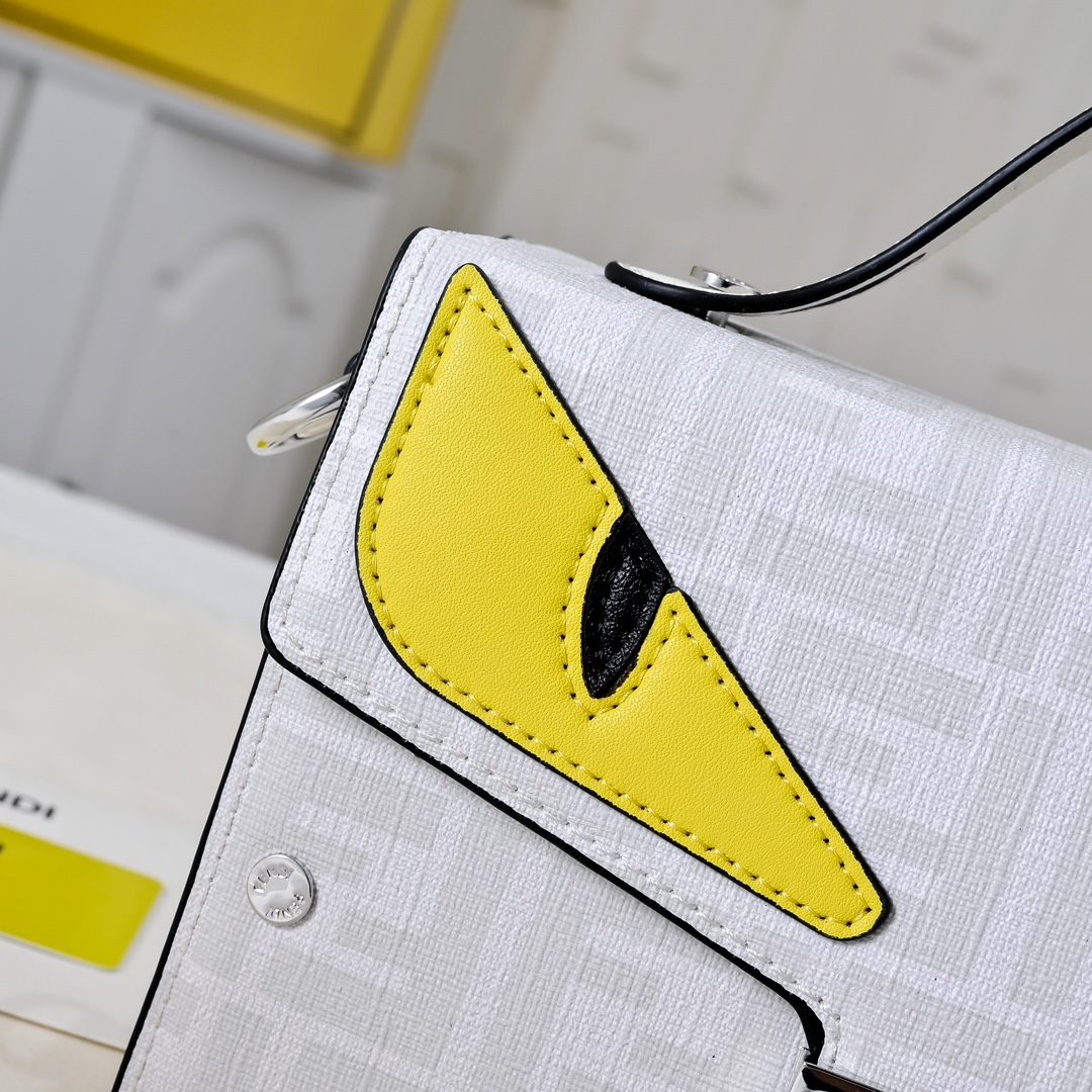 型号3375，配折叠盒子 芬迪小怪兽方盒子
FENDI 2025春节限定系列以独具匠心的设计为我的新年添