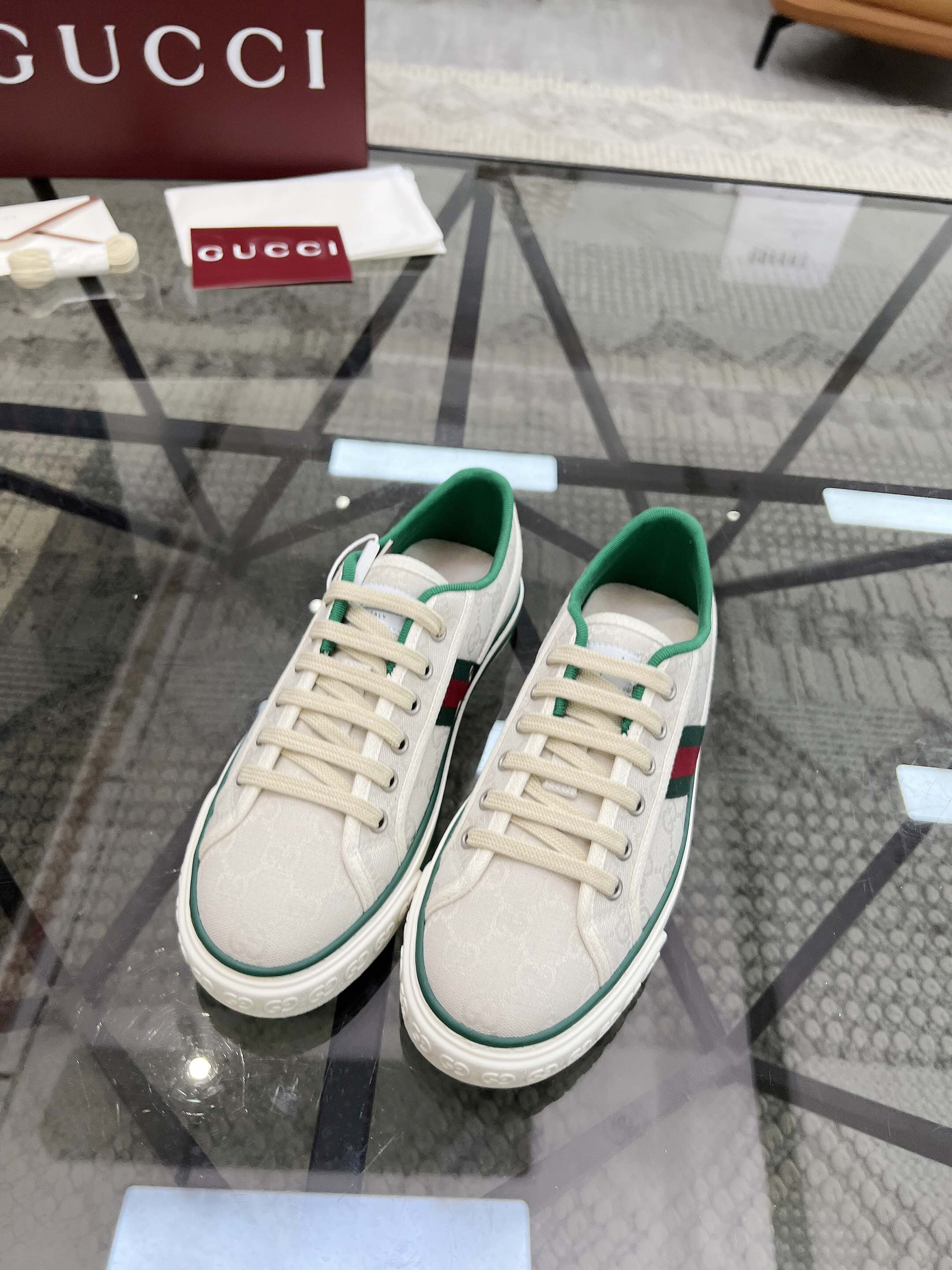 NO:222272,Brand G U C C I color original color matching Number of 38-44 Customized 45 Price Material Guqi counter synchronizes new casual shoes!  High quality Top version 1:1 production top purchasing agent ancient street frying couple upper imported from Italy custom G logo fabric, trendy and comfortable sole original special original sole, exclusive movable molding sole super comfortable, original order goods, high quality, Guqi casual shoes19860909品牌G U C C I 颜色原版配色 码数38-44定做45 价格 材质古奇专柜同步新品休闲鞋！高品质 顶级版本1:1制作顶级代购 古 炸街情侣款 鞋面意大利进口定制G标志布面料,潮时尚舒适 鞋底原厂特供原版底,独家活动成型底超级舒适,原厂跟单货,高品质,古奇 休闲鞋,Men's shoes