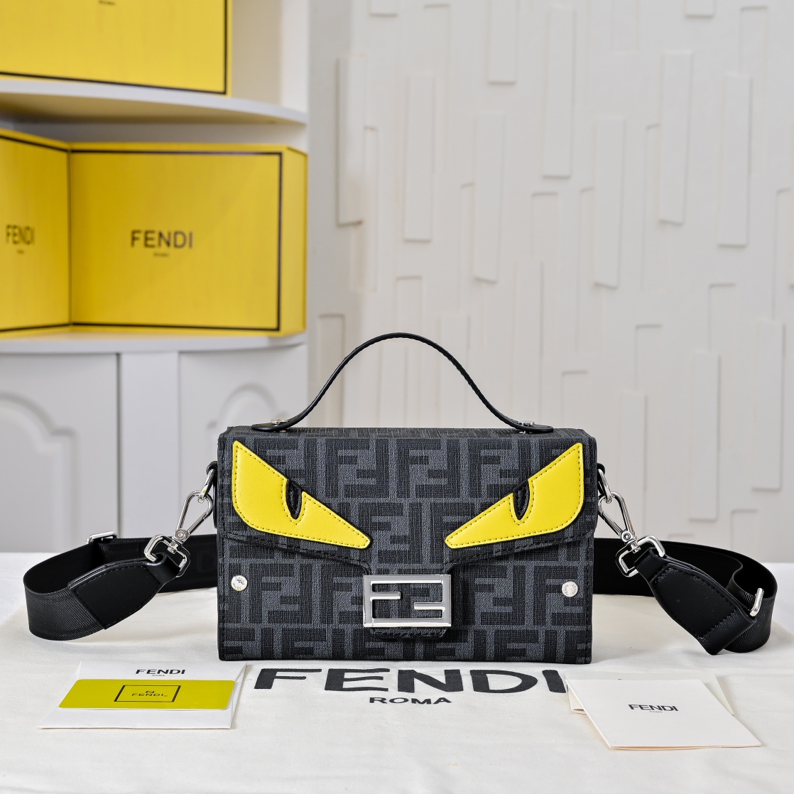 型号3375，配折叠盒子 芬迪小怪兽方盒子
FENDI 2025春节限定系列以独具匠心的设计为我的新年添