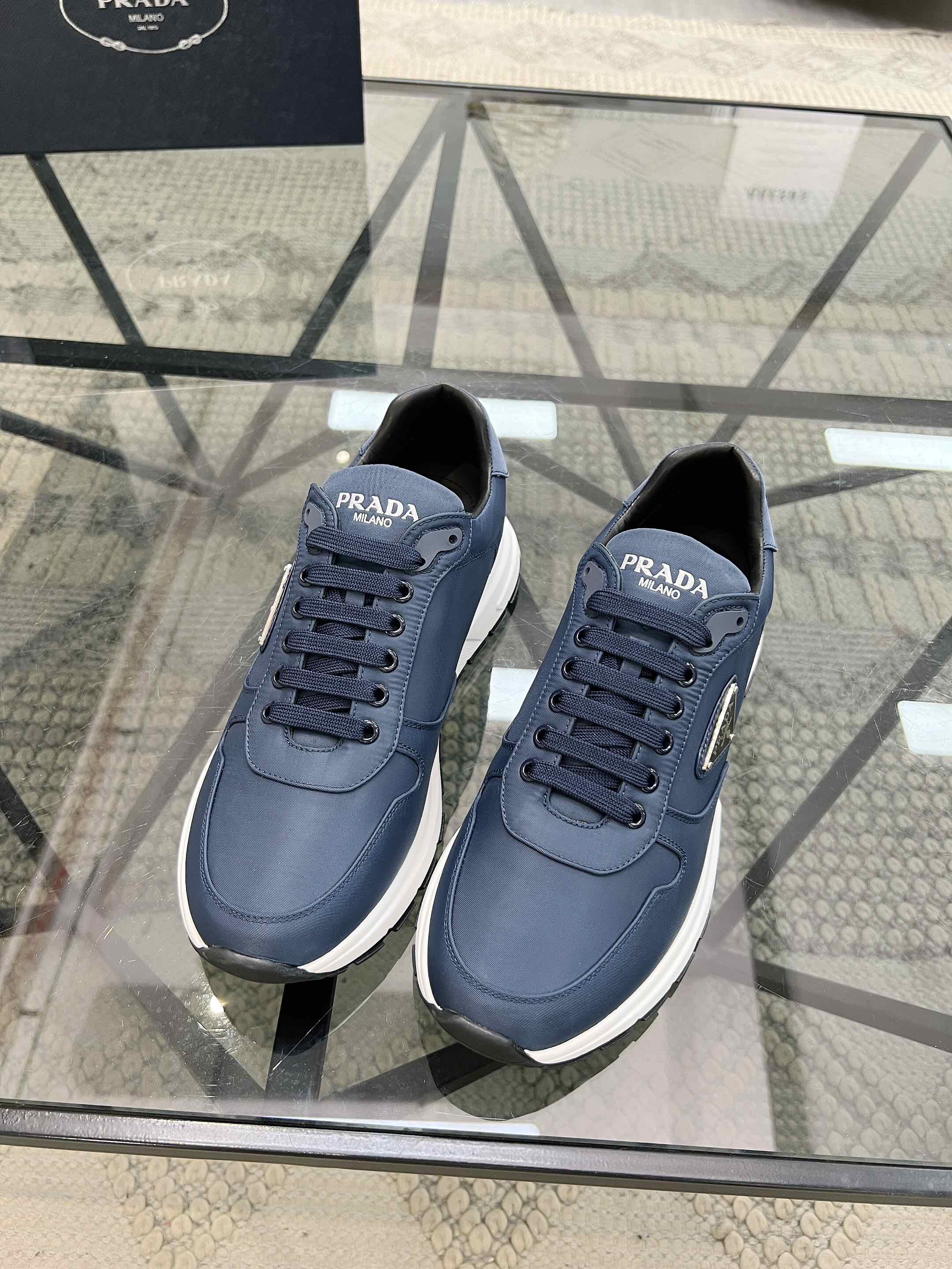 NO:223249,Brand P R A D A Color Original Color Pair Number 38-44 Customized 45 Price Material Prada New Product Original Single-Place Low-top Casual Sports Shoes!  The upper is made of original soft cowhide with Prada logo mesh lining. The original molded sole of cowhide is made of high quality. Prada, prada, sneakers, cowhide19860909品牌P R A D A 颜色原版配色 码数38-44定做45 价格 材质普拉达新品原单货低帮休闲运动鞋！鞋面采用原版柔软牛皮搭配普拉达标识网布内里 牛皮垫脚原版开模大底、高品质值得拥有,普拉达,prada,sneakers,cowhide,Men's shoes
