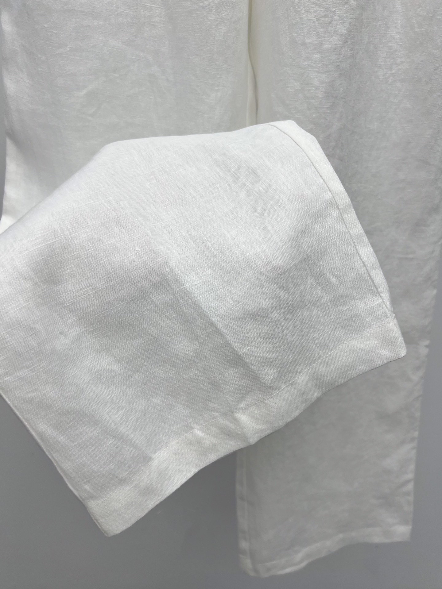 Loro*抽绳亚麻阔腿裤选用100%亚麻面料制作上身非常舒服 零压感高腰阔腿版型显瘦不挑人 休闲舒适的老