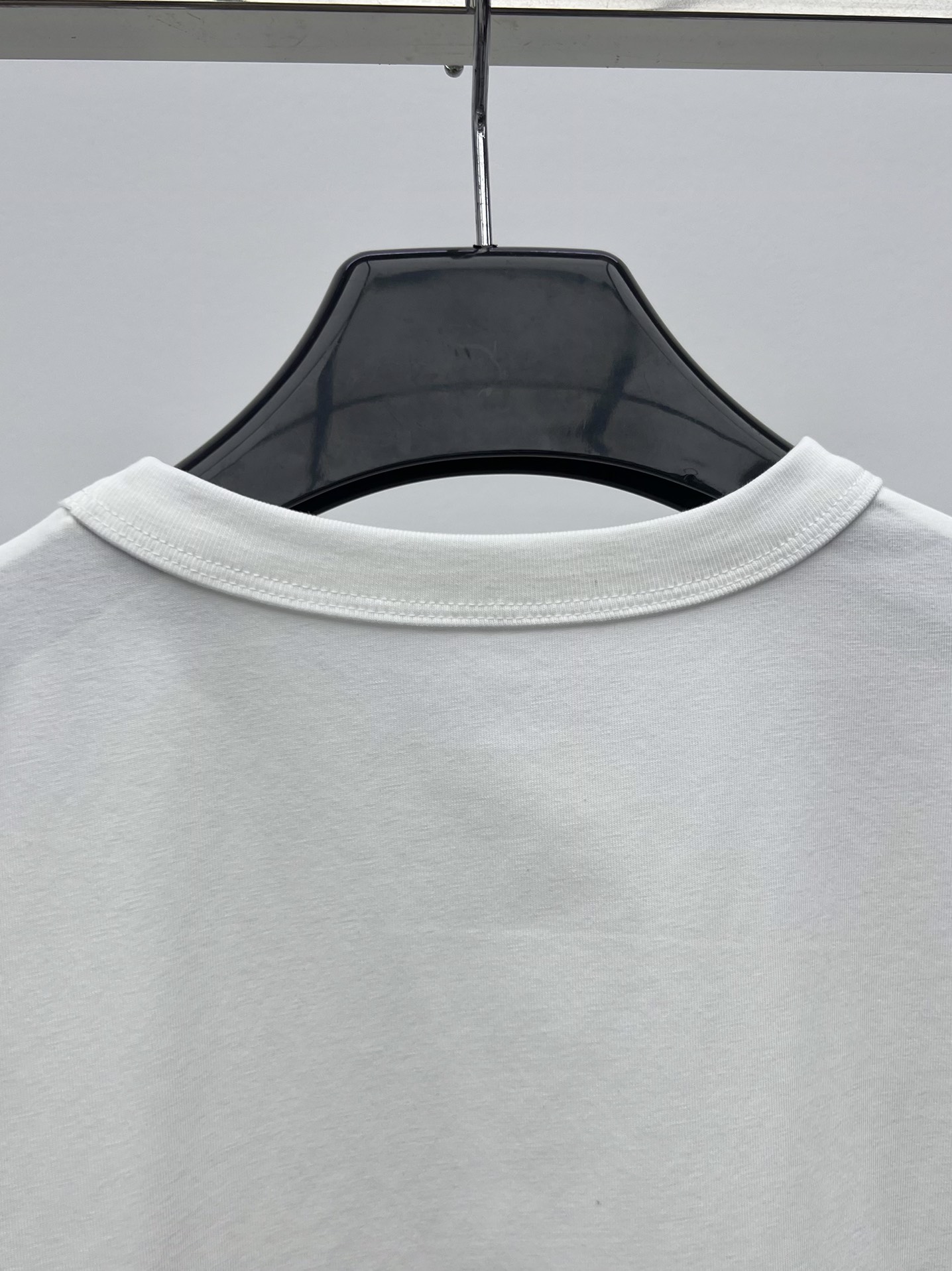 Loro Pian* Embroidered Badge T-shirt Elevates Simple Design with Beauty and Cuteness - 图片 7