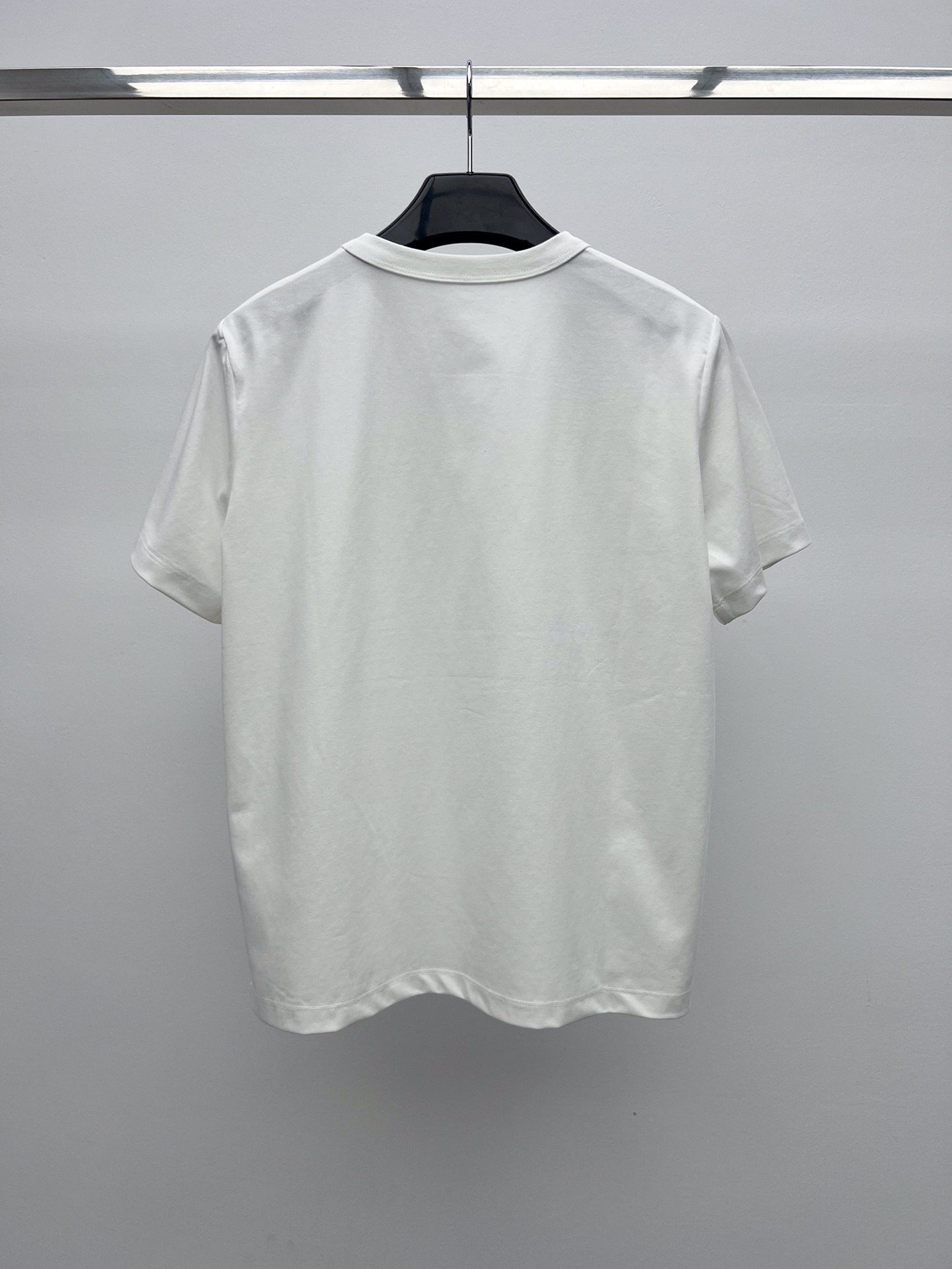 Loro Pian* Embroidered Badge T-shirt Elevates Simple Design with Beauty and Cuteness - 图片 6