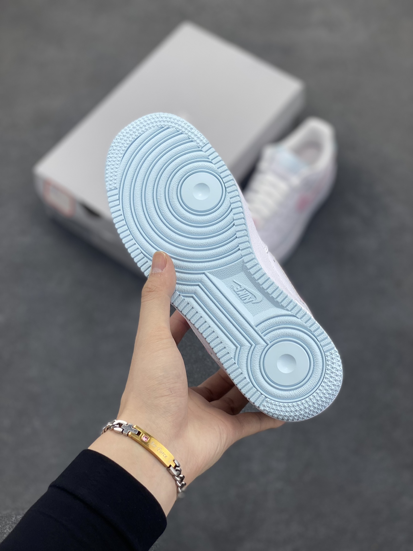 图片[5]-Nike Air Force 1 07 low空军一号板鞋 白粉 原楦头原纸板 打造纯正空军版型#专注外贸渠道 全掌内置蜂窝气垫 #原盒配件 原厂中底钢印、拉帮完美 货号：IH0640-161 尺码：35.5 36 36.5 37.5 38 38.5 39 40 40.5 41 42 42.5 43 44 44.5 45-选品中心