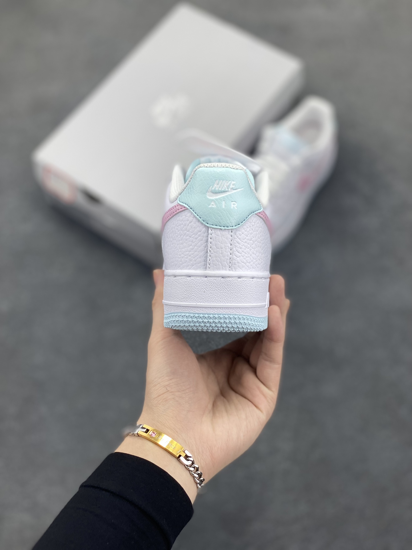 图片[4]-Nike Air Force 1 07 low空军一号板鞋 白粉 原楦头原纸板 打造纯正空军版型#专注外贸渠道 全掌内置蜂窝气垫 #原盒配件 原厂中底钢印、拉帮完美 货号：IH0640-161 尺码：35.5 36 36.5 37.5 38 38.5 39 40 40.5 41 42 42.5 43 44 44.5 45-选品中心